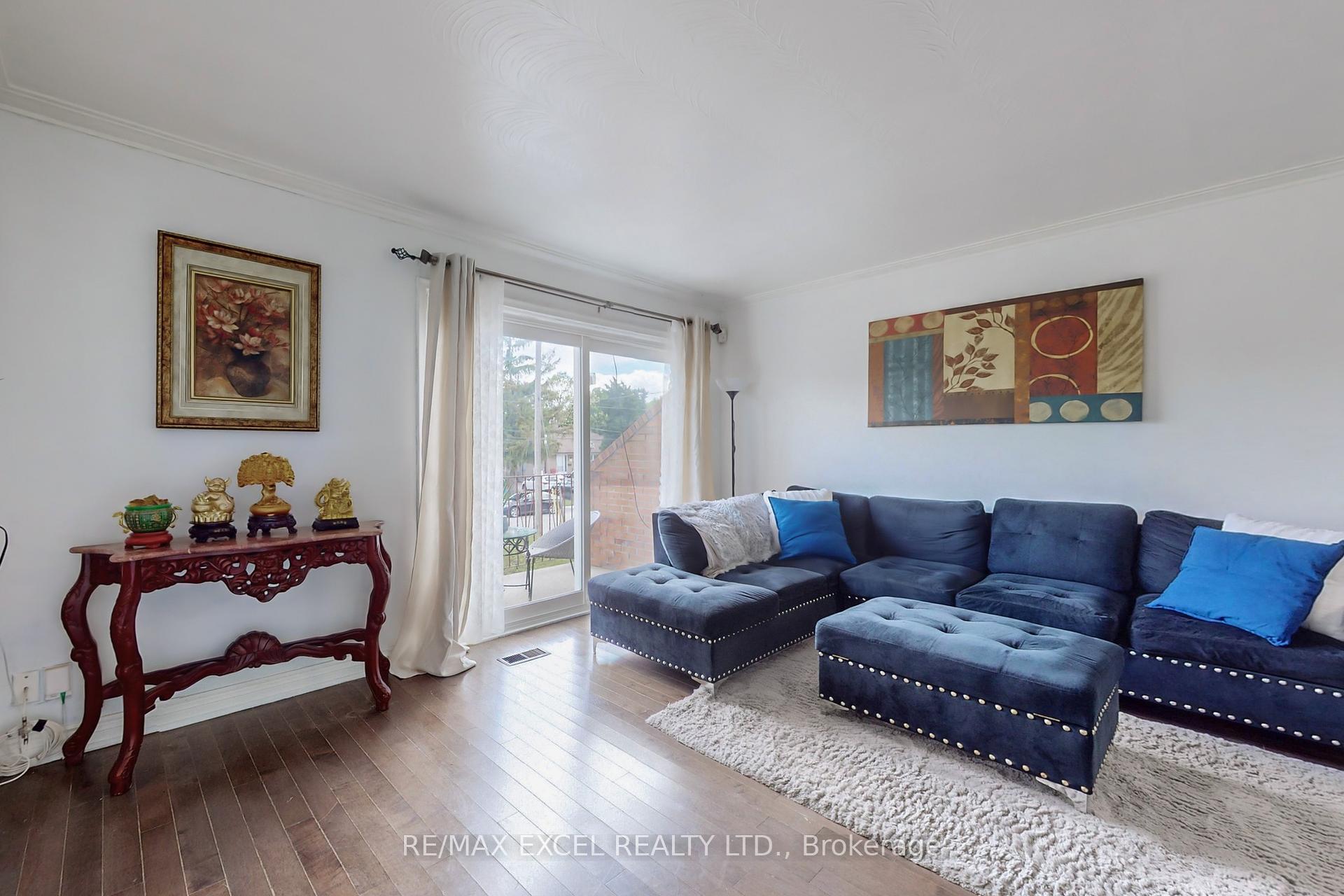 36 Newlin Cres, Toronto, ON M3L1X6 | 3 Bedroom 3 Bathroom Semi-Detached House | Image 10