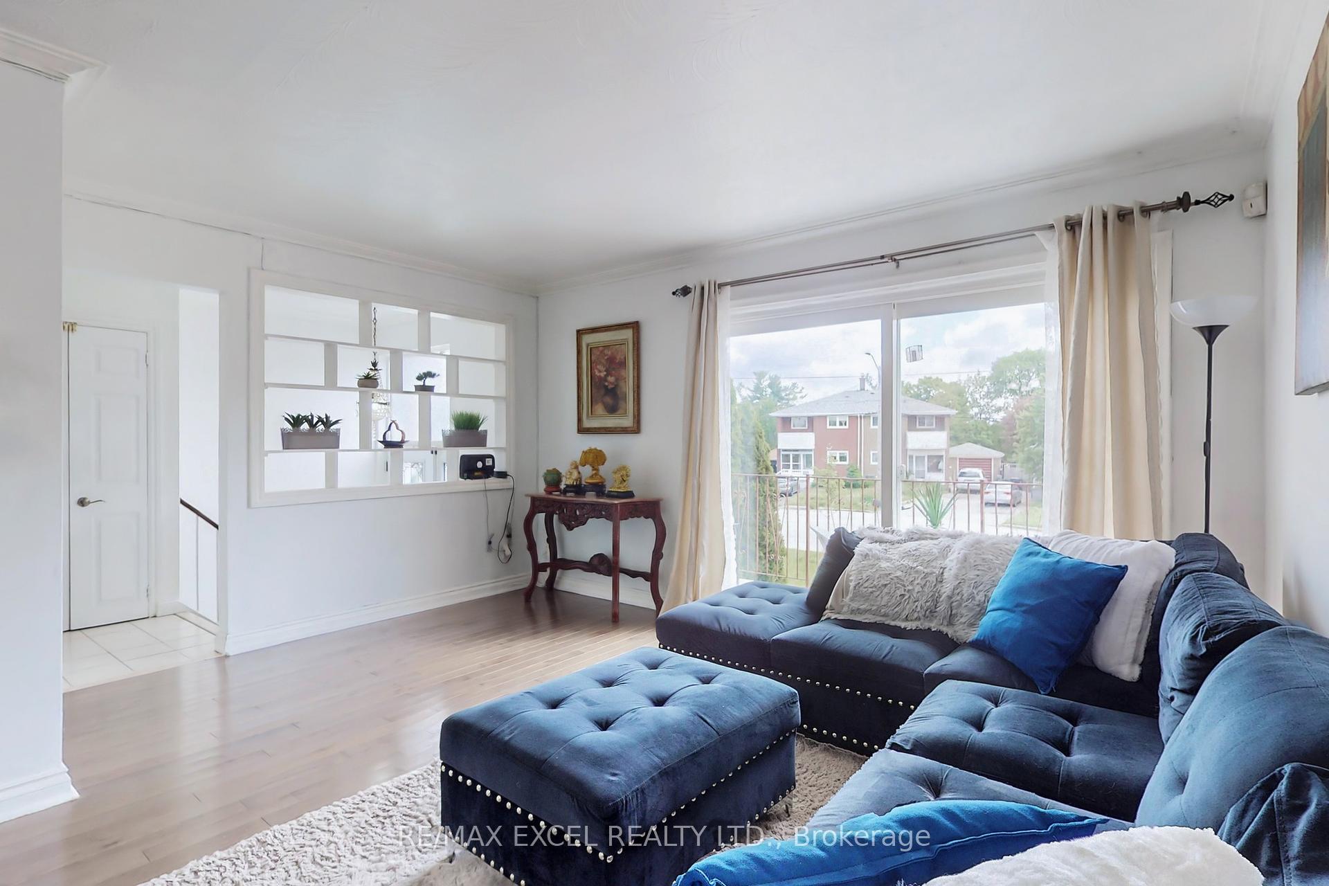 36 Newlin Cres, Toronto, ON M3L1X6 | 3 Bedroom 3 Bathroom Semi-Detached House | Image 11