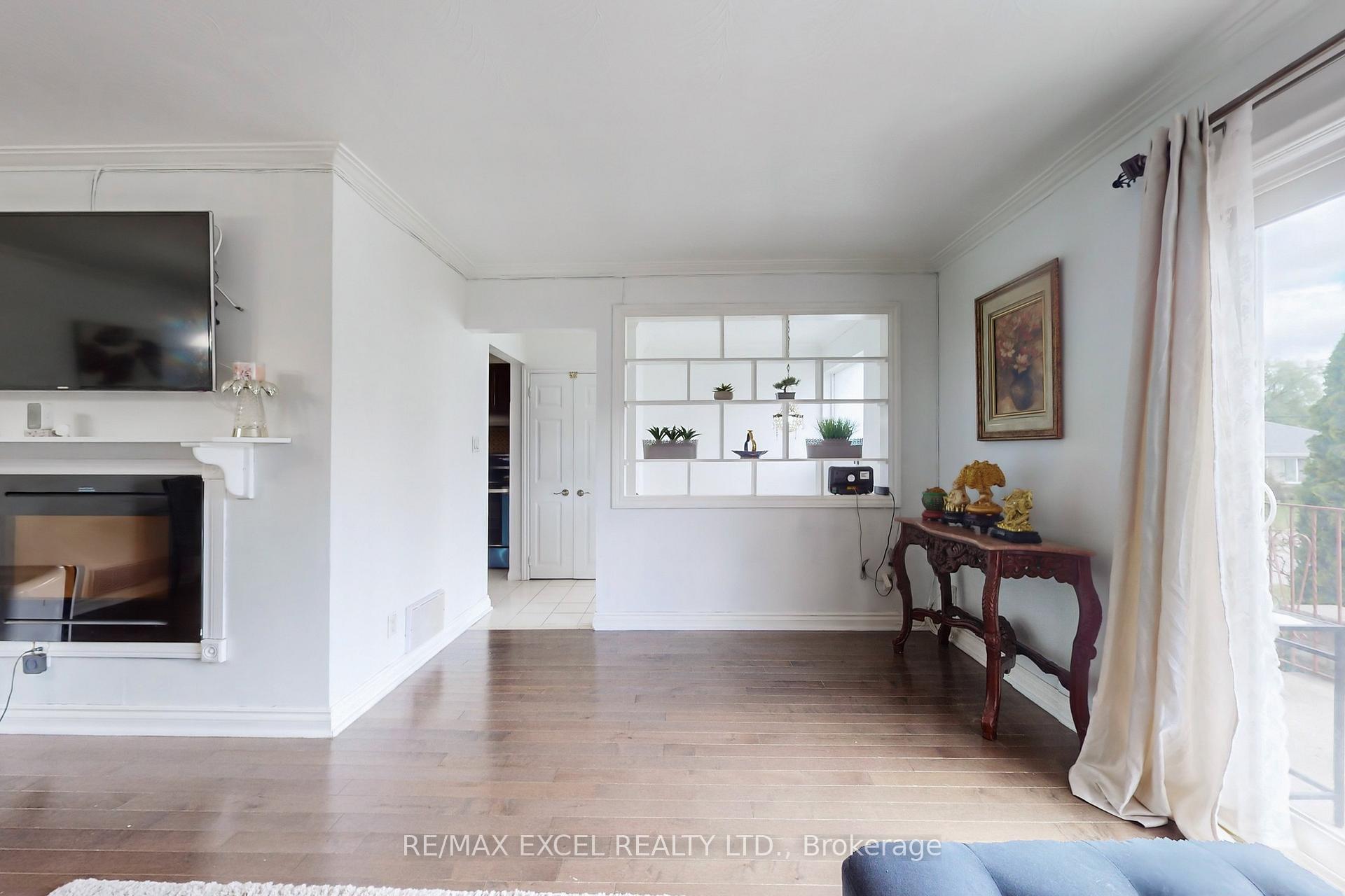 36 Newlin Cres, Toronto, ON M3L1X6 | 3 Bedroom 3 Bathroom Semi-Detached House | Image 12