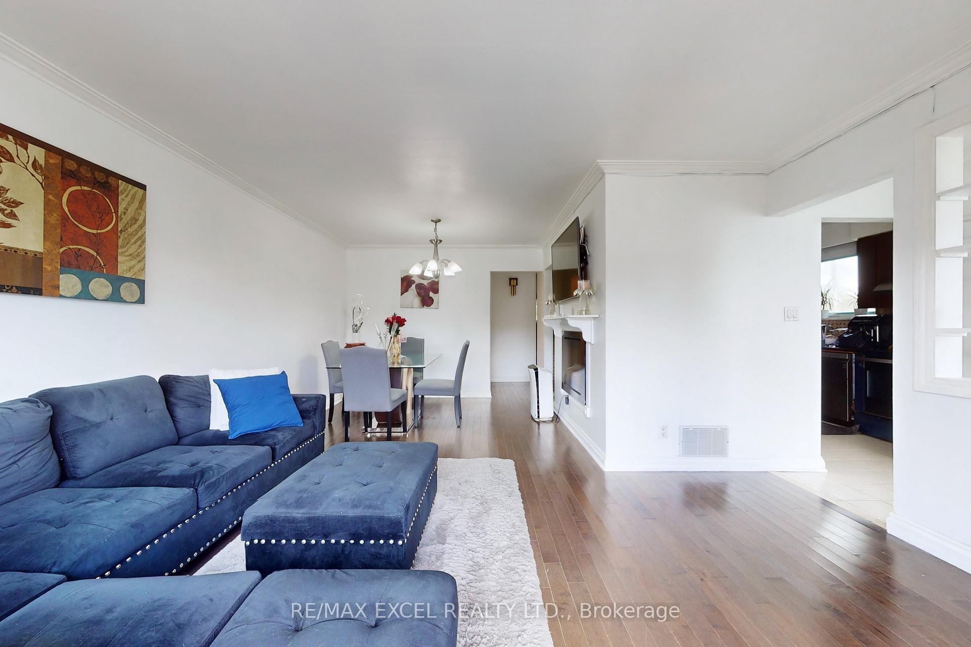 36 Newlin Cres, Toronto, ON M3L1X6 | 3 Bedroom 3 Bathroom Semi-Detached House | Image 13