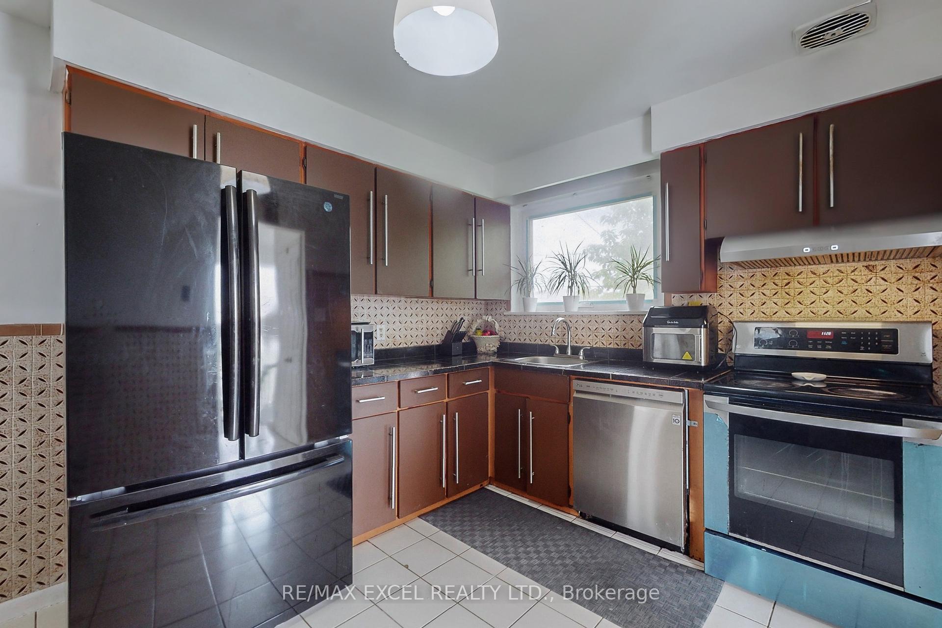 36 Newlin Cres, Toronto, ON M3L1X6 | 3 Bedroom 3 Bathroom Semi-Detached House | Image 19