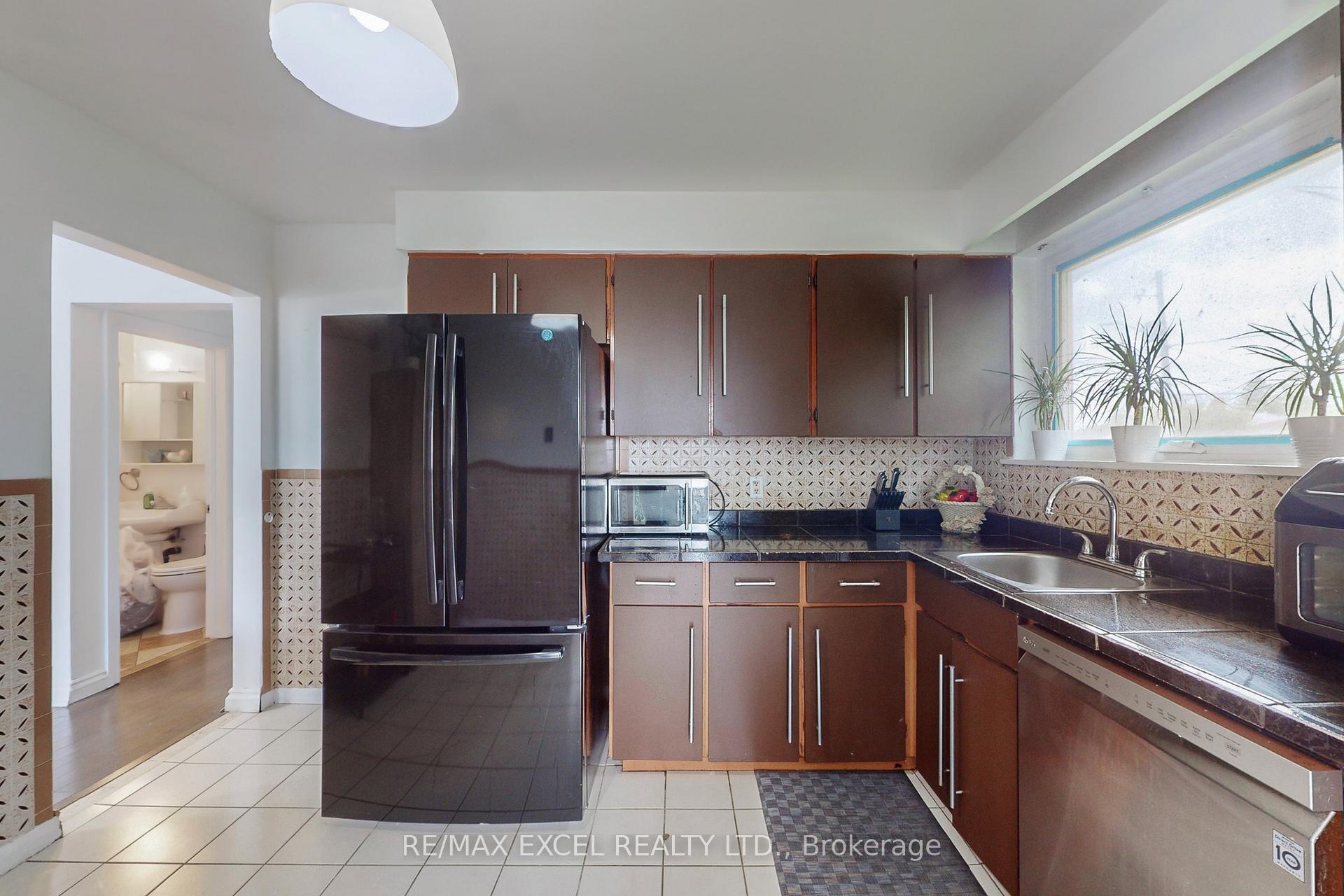 36 Newlin Cres, Toronto, ON M3L1X6 | 3 Bedroom 3 Bathroom Semi-Detached House | Image 20