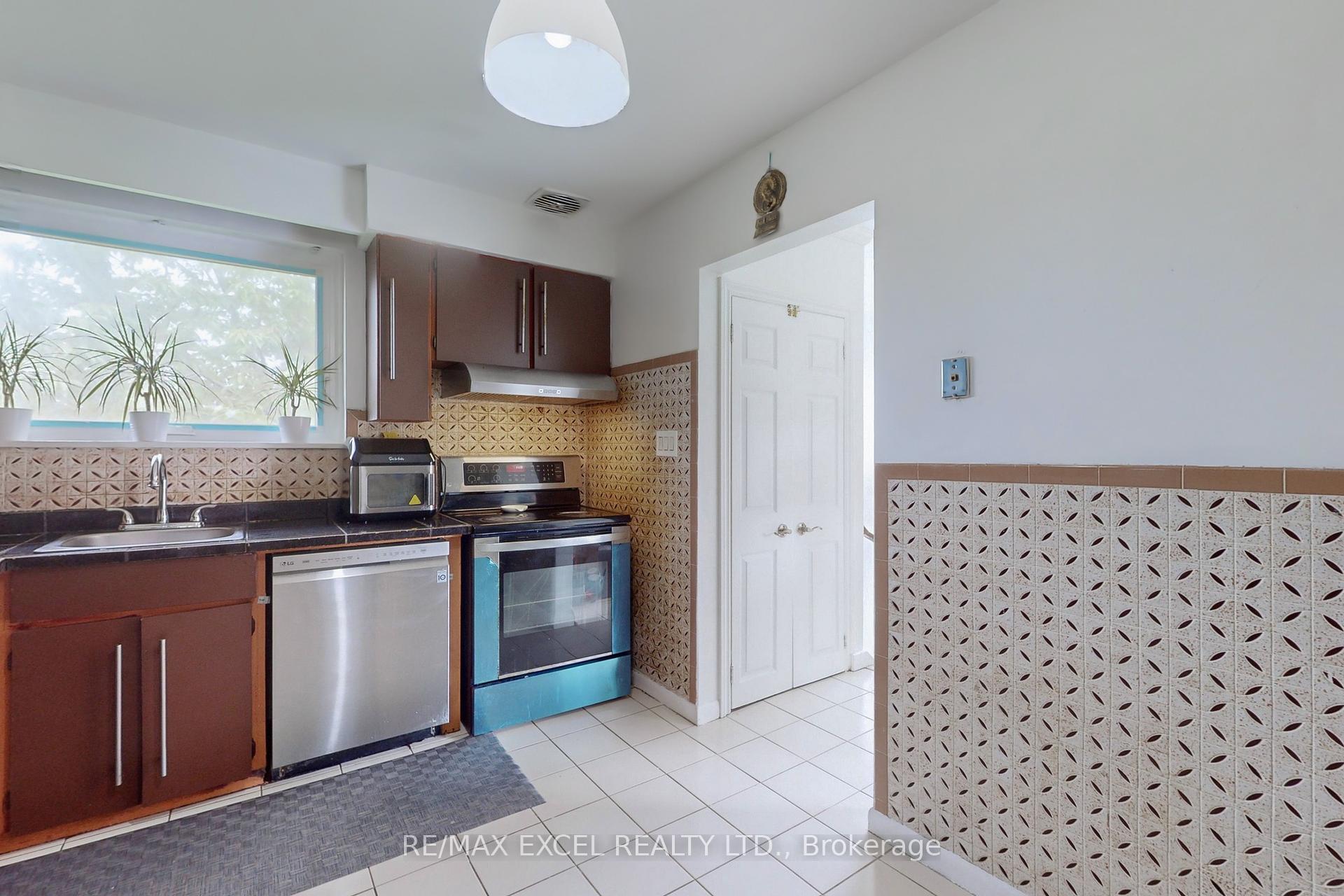 36 Newlin Cres, Toronto, ON M3L1X6 | 3 Bedroom 3 Bathroom Semi-Detached House | Image 21