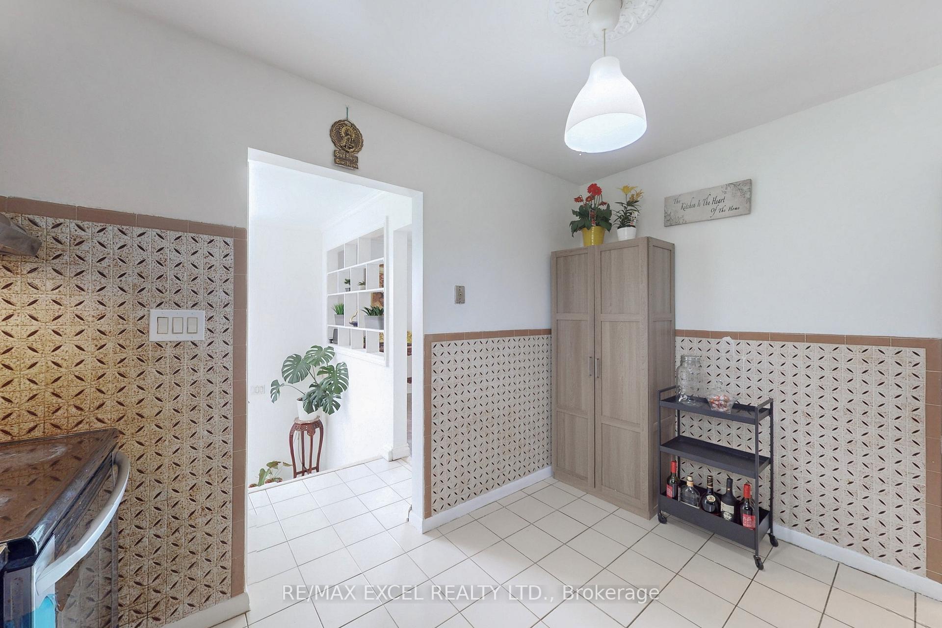 36 Newlin Cres, Toronto, ON M3L1X6 | 3 Bedroom 3 Bathroom Semi-Detached House | Image 23