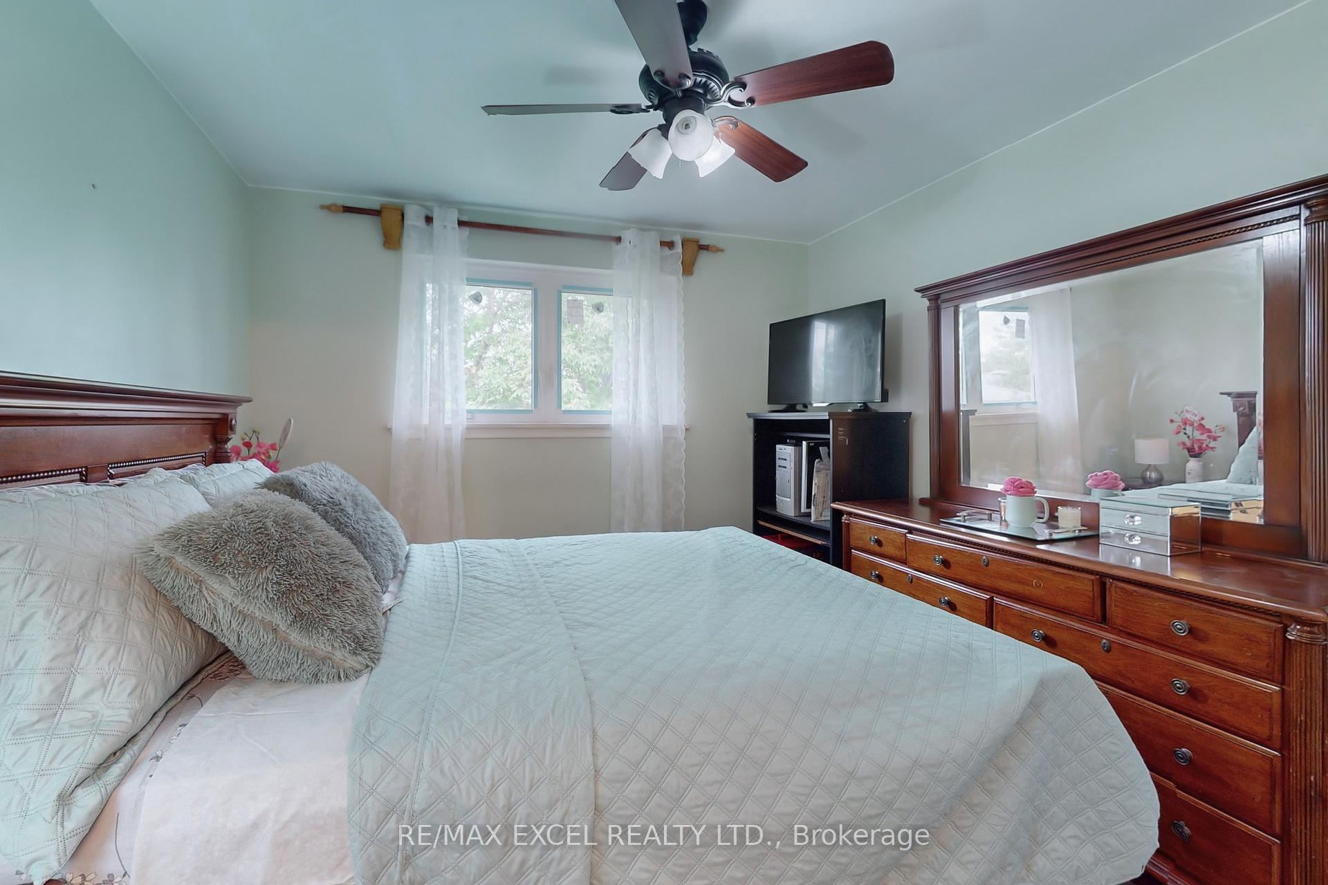 36 Newlin Cres, Toronto, ON M3L1X6 | 3 Bedroom 3 Bathroom Semi-Detached House | Image 26