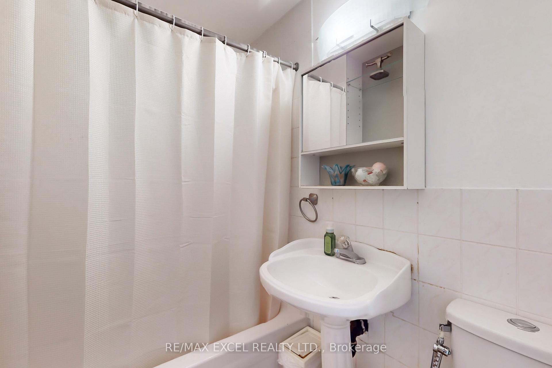 36 Newlin Cres, Toronto, ON M3L1X6 | 3 Bedroom 3 Bathroom Semi-Detached House | Image 34