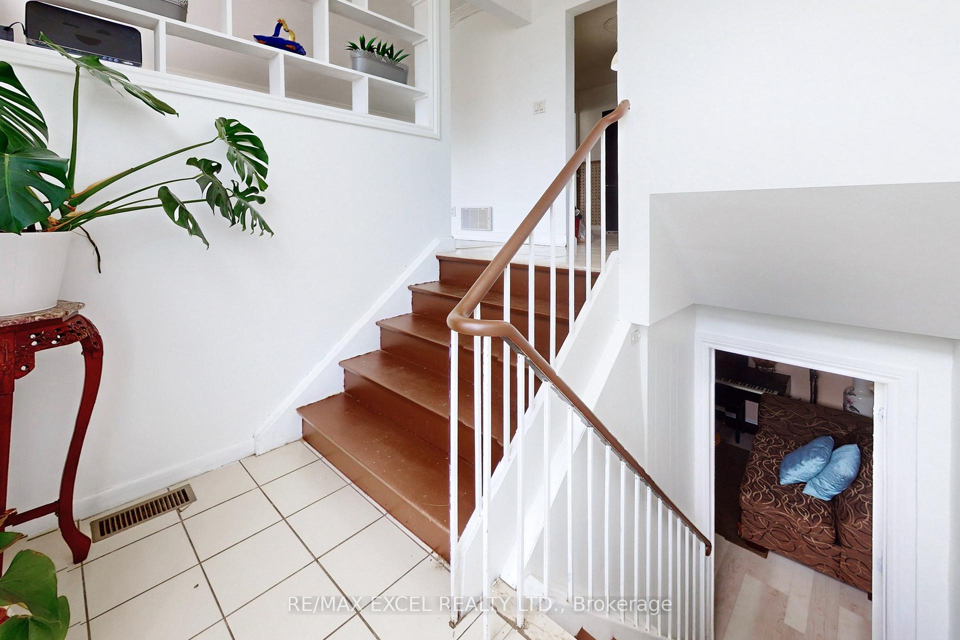 36 Newlin Cres, Toronto, ON M3L1X6 | 3 Bedroom 3 Bathroom Semi-Detached House | Image 38