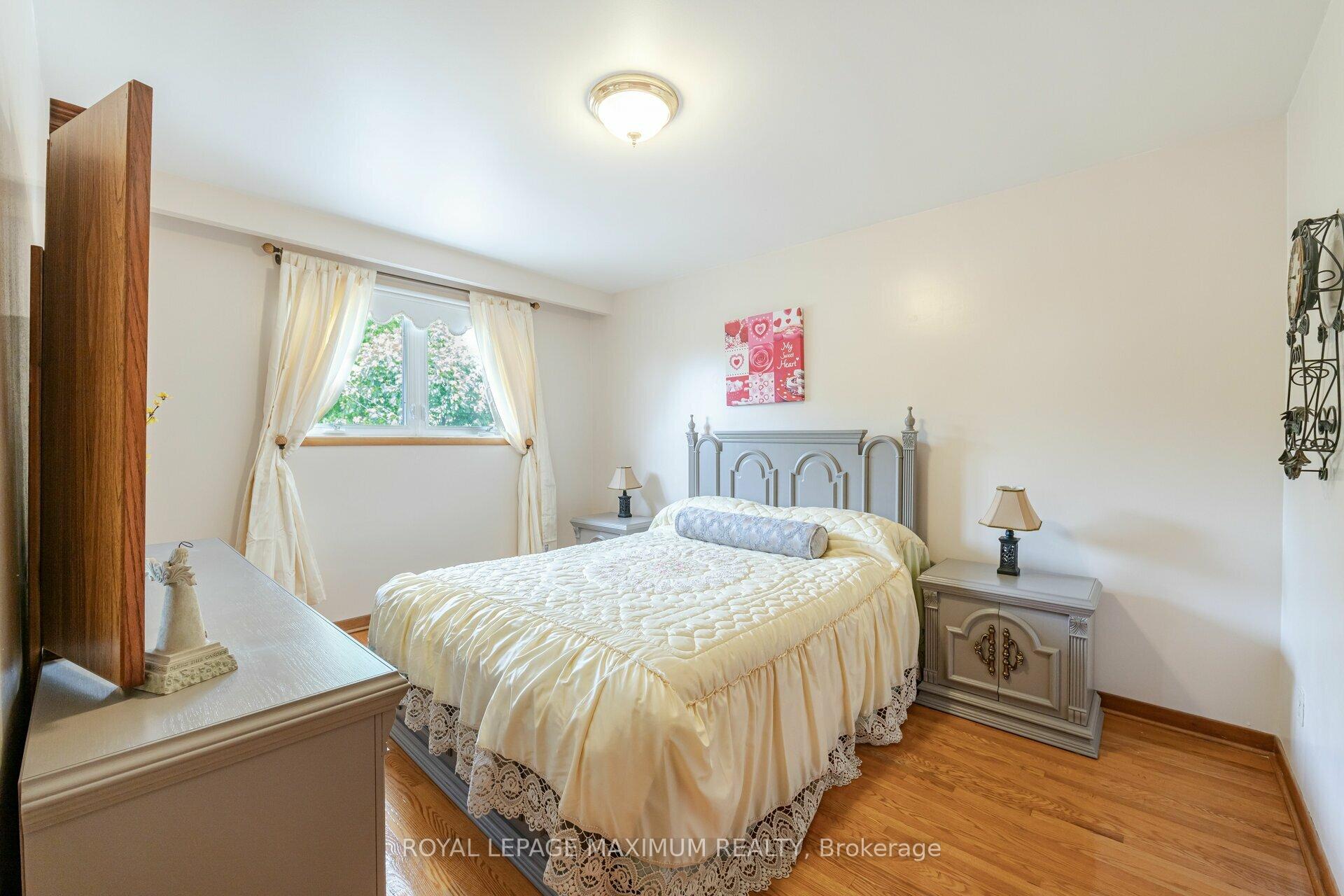 124 Firgrove Cres, Toronto, ON M3N1K6 | 3 Bedroom 2 Bathroom Semi-Detached House | Image 15