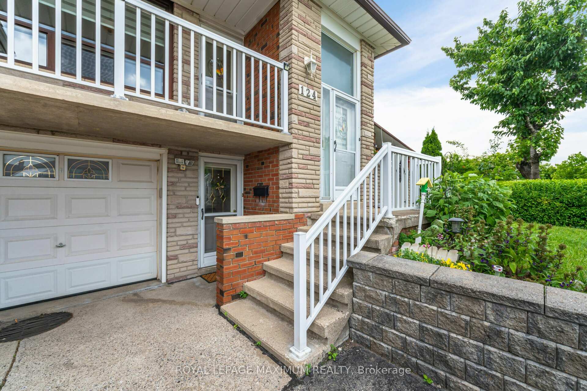 124 Firgrove Cres, Toronto, ON M3N1K6 | 3 Bedroom 2 Bathroom Semi-Detached House | Image 2