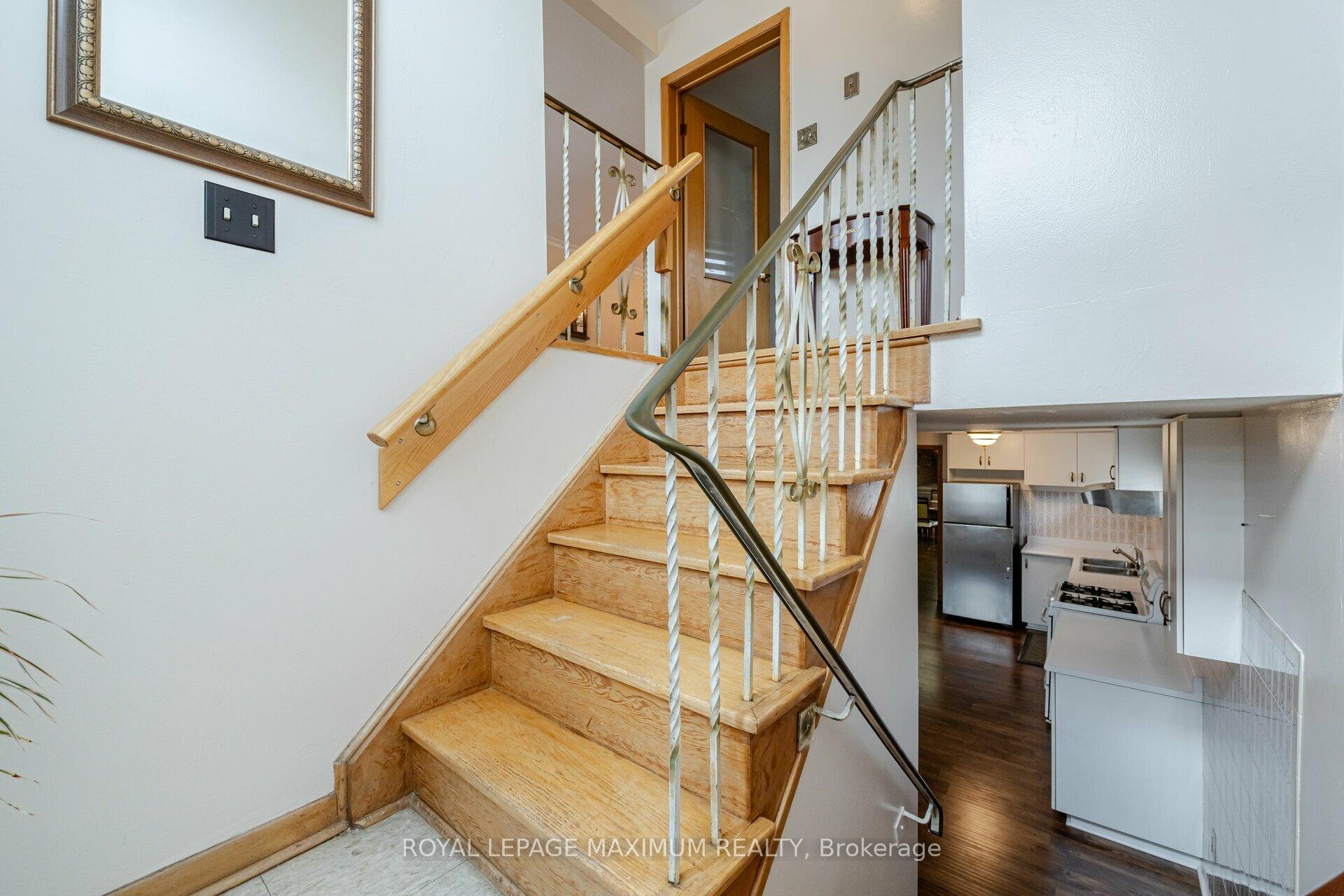 124 Firgrove Cres, Toronto, ON M3N1K6 | 3 Bedroom 2 Bathroom Semi-Detached House | Image 22
