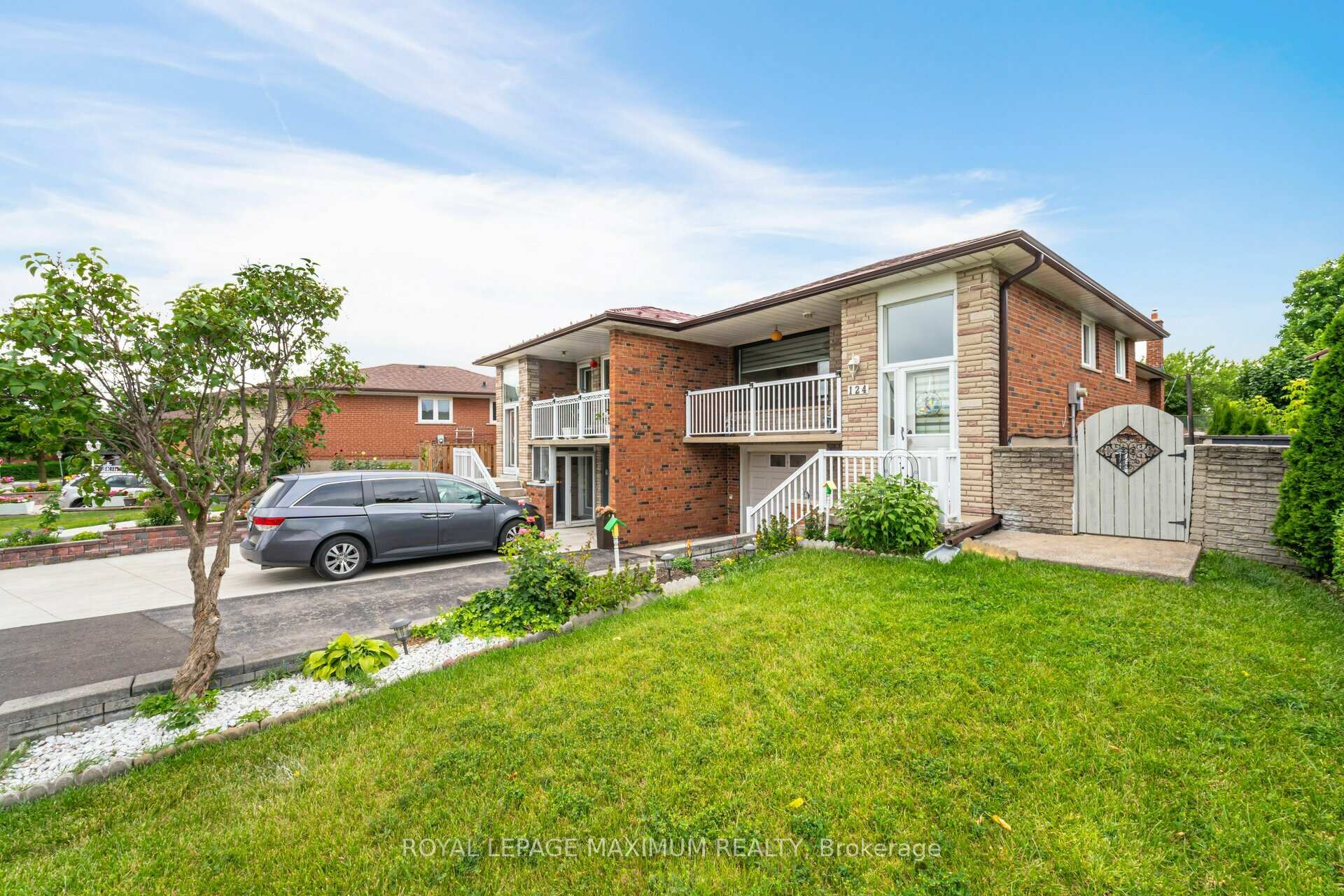 124 Firgrove Cres, Toronto, ON M3N1K6 | 3 Bedroom 2 Bathroom Semi-Detached House | Image 3