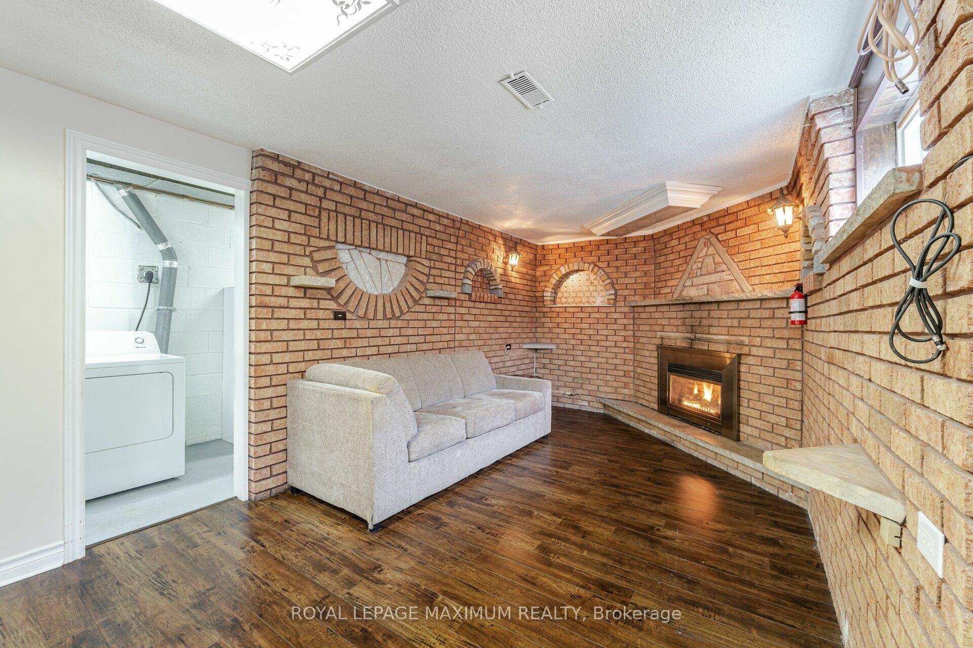 124 Firgrove Cres, Toronto, ON M3N1K6 | 3 Bedroom 2 Bathroom Semi-Detached House | Image 31