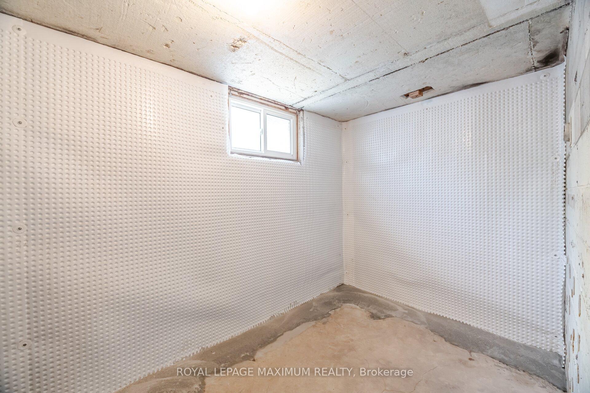 124 Firgrove Cres, Toronto, ON M3N1K6 | 3 Bedroom 2 Bathroom Semi-Detached House | Image 34