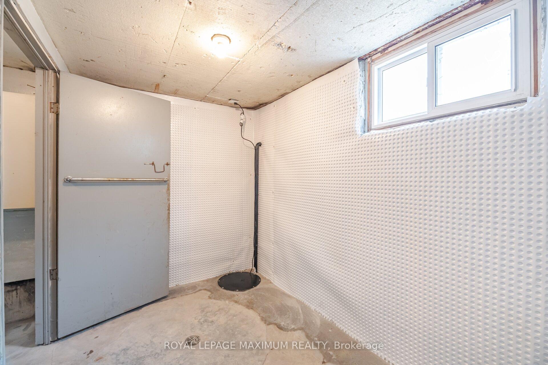 124 Firgrove Cres, Toronto, ON M3N1K6 | 3 Bedroom 2 Bathroom Semi-Detached House | Image 35