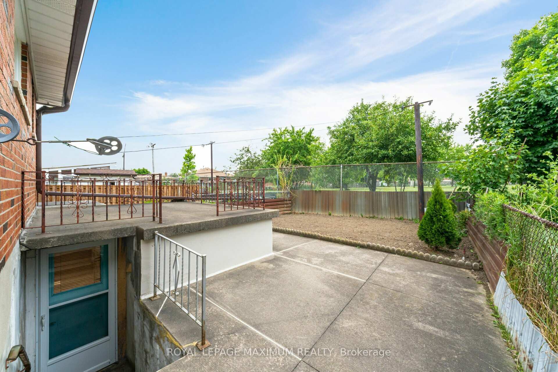 124 Firgrove Cres, Toronto, ON M3N1K6 | 3 Bedroom 2 Bathroom Semi-Detached House | Image 38