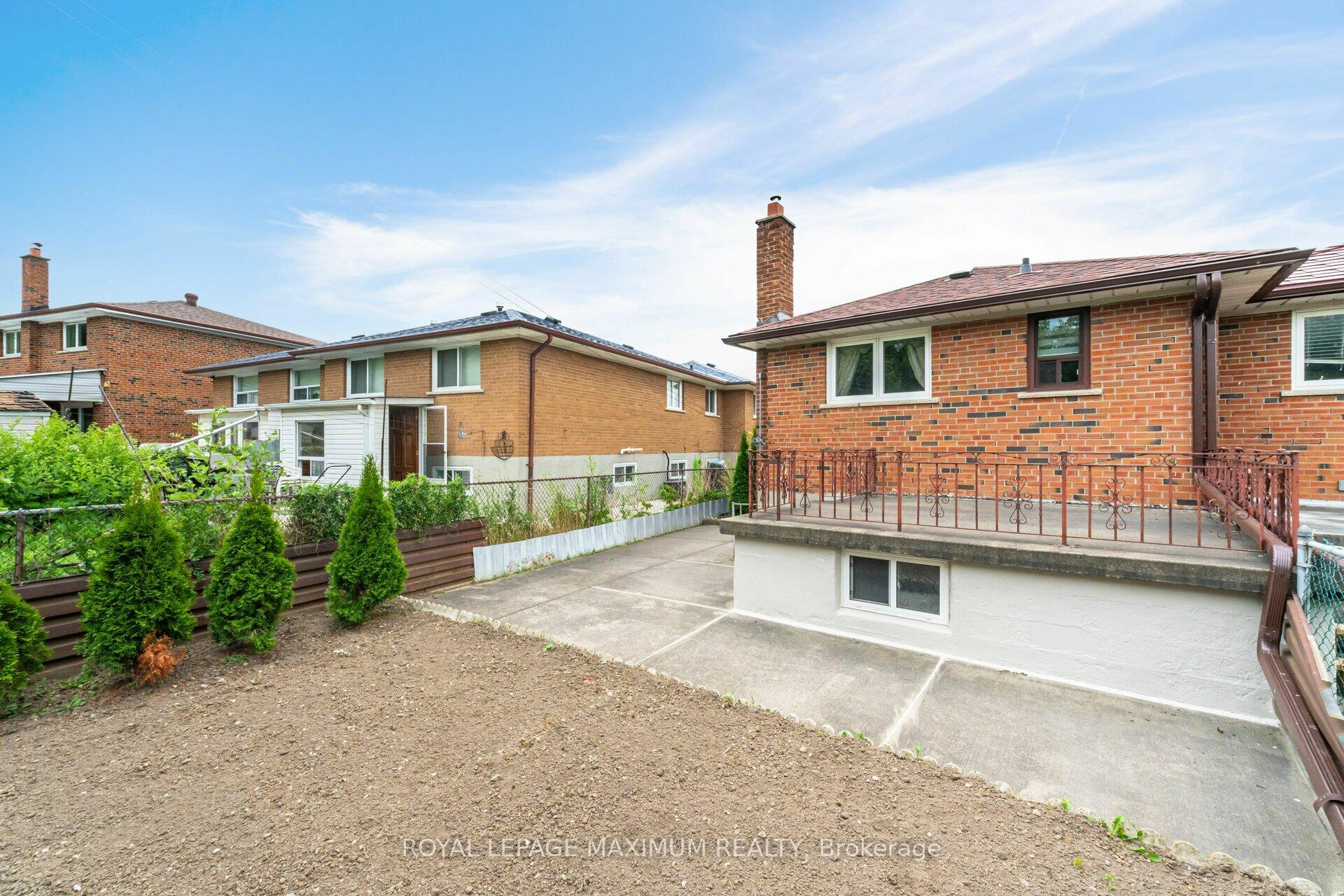 124 Firgrove Cres, Toronto, ON M3N1K6 | 3 Bedroom 2 Bathroom Semi-Detached House | Image 40