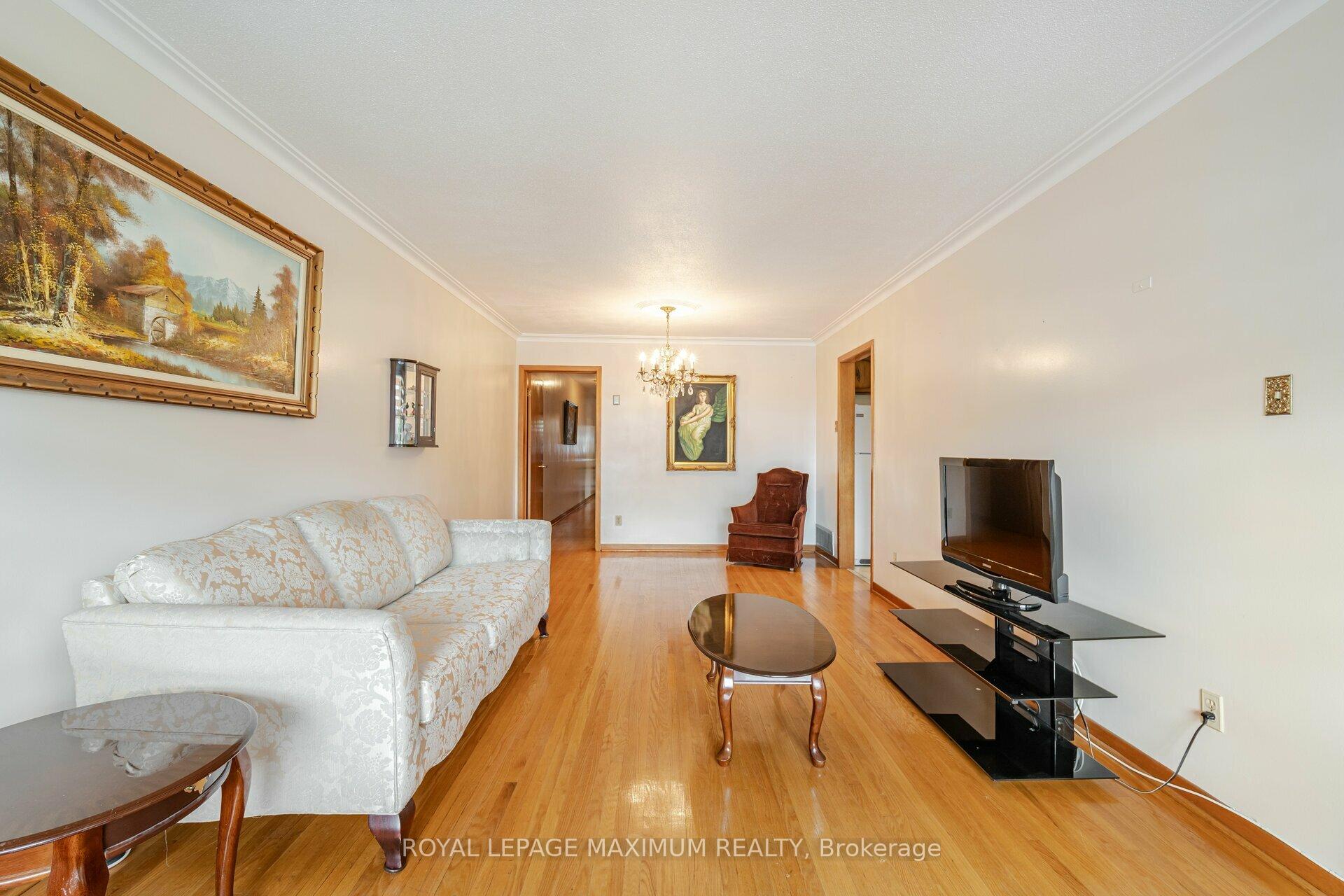 124 Firgrove Cres, Toronto, ON M3N1K6 | 3 Bedroom 2 Bathroom Semi-Detached House | Image 5