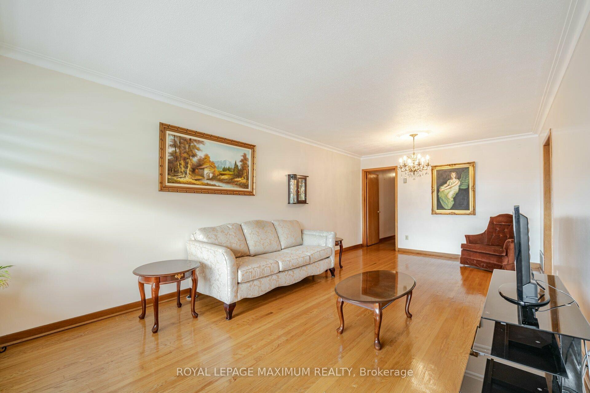 124 Firgrove Cres, Toronto, ON M3N1K6 | 3 Bedroom 2 Bathroom Semi-Detached House | Image 6