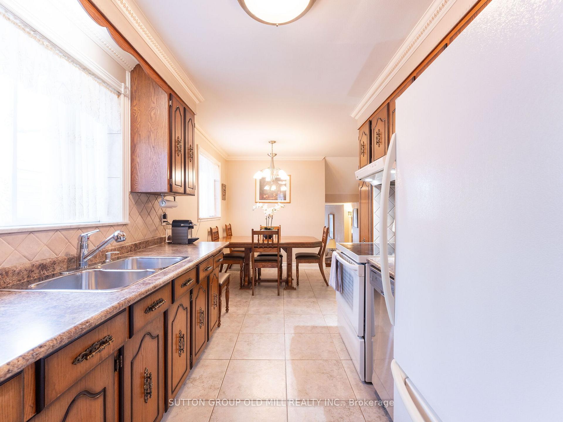 31 Demaris Ave, Toronto, ON M3N1M2 | 3 Bedroom 2 Bathroom Semi-Detached House | Image 10