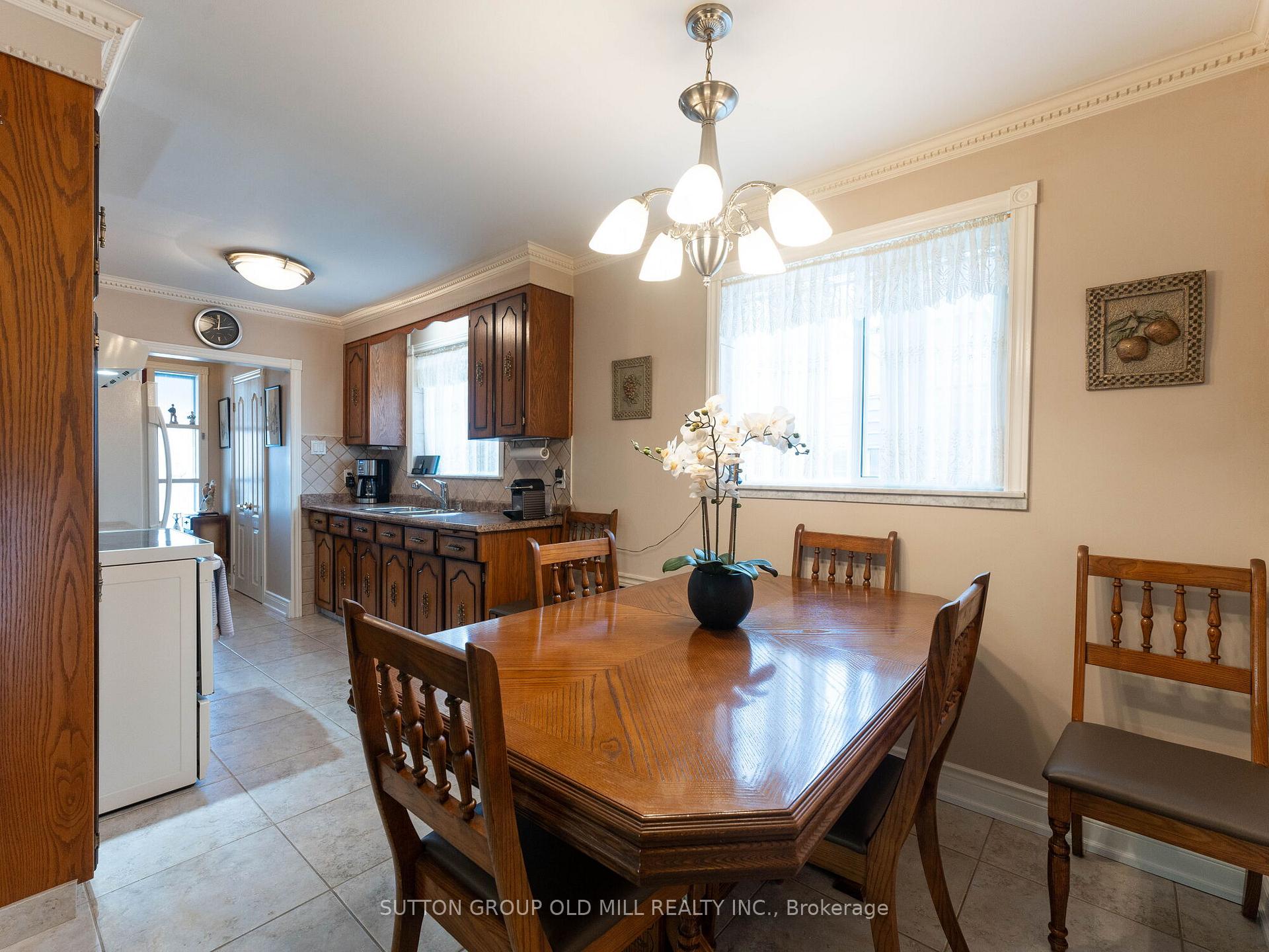 31 Demaris Ave, Toronto, ON M3N1M2 | 3 Bedroom 2 Bathroom Semi-Detached House | Image 15