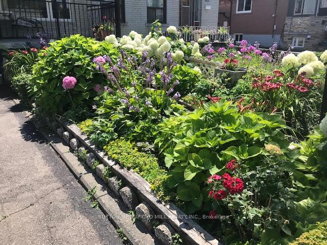 31 Demaris Ave, Toronto, ON M3N1M2 | 3 Bedroom 2 Bathroom Semi-Detached House | Image 33