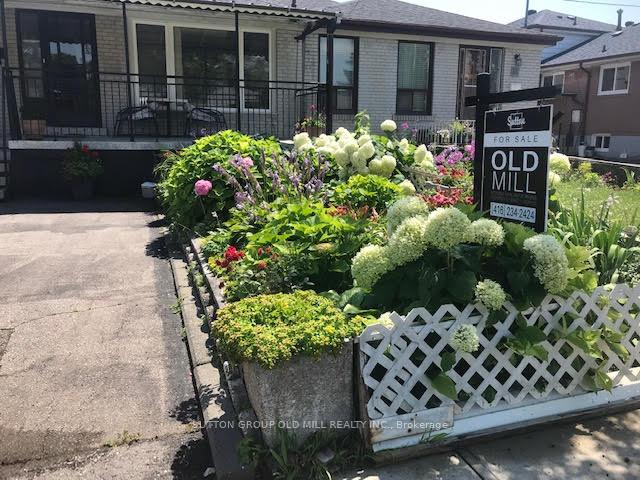 31 Demaris Ave, Toronto, ON M3N1M2 | 3 Bedroom 2 Bathroom Semi-Detached House | Image 5