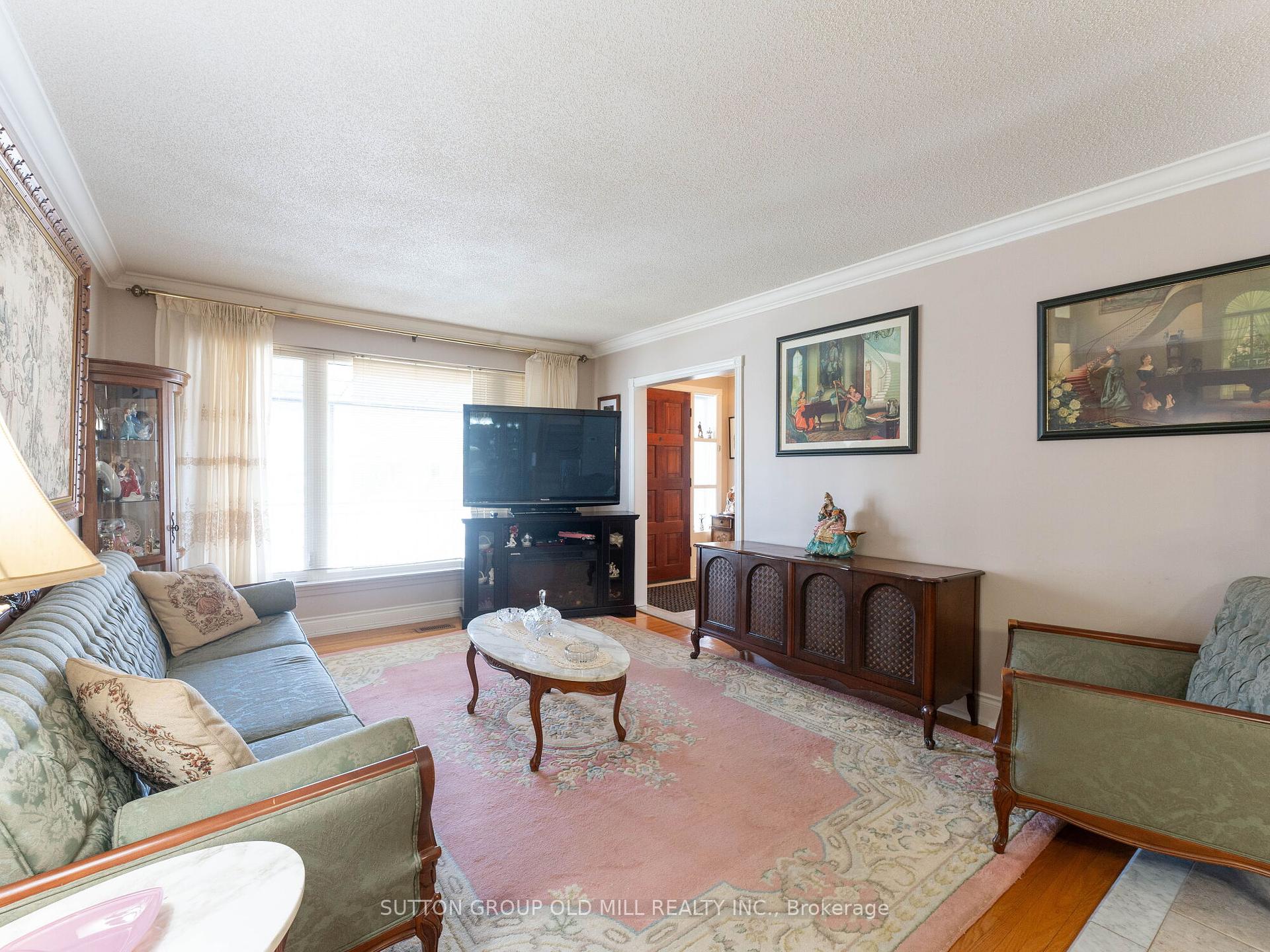 31 Demaris Ave, Toronto, ON M3N1M2 | 3 Bedroom 2 Bathroom Semi-Detached House | Image 9