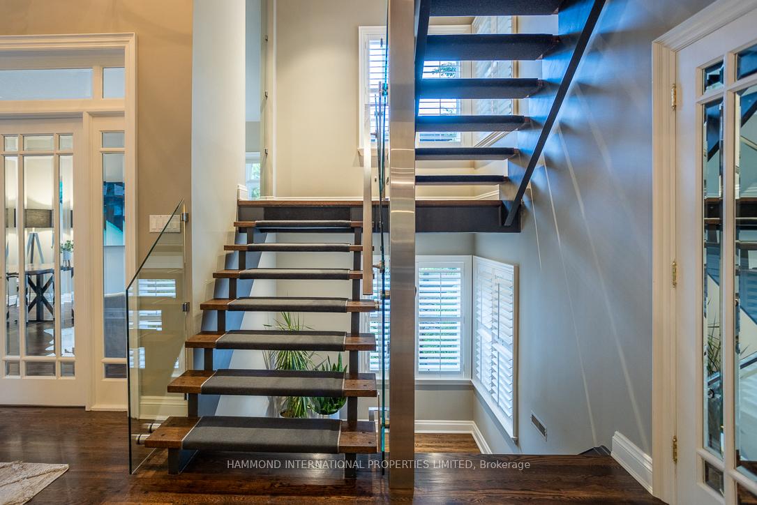 102 North Dr N, Toronto, ON M9A4R2 | 4 Bedroom 5 Bathroom Detached House | Image 16