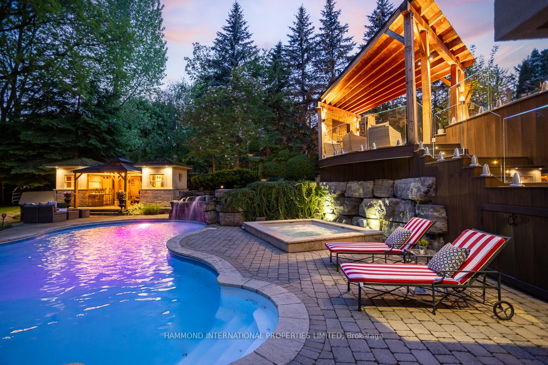 102 North Dr N, Toronto, ON M9A4R2 | 4 Bedroom 5 Bathroom Detached House | Image 5