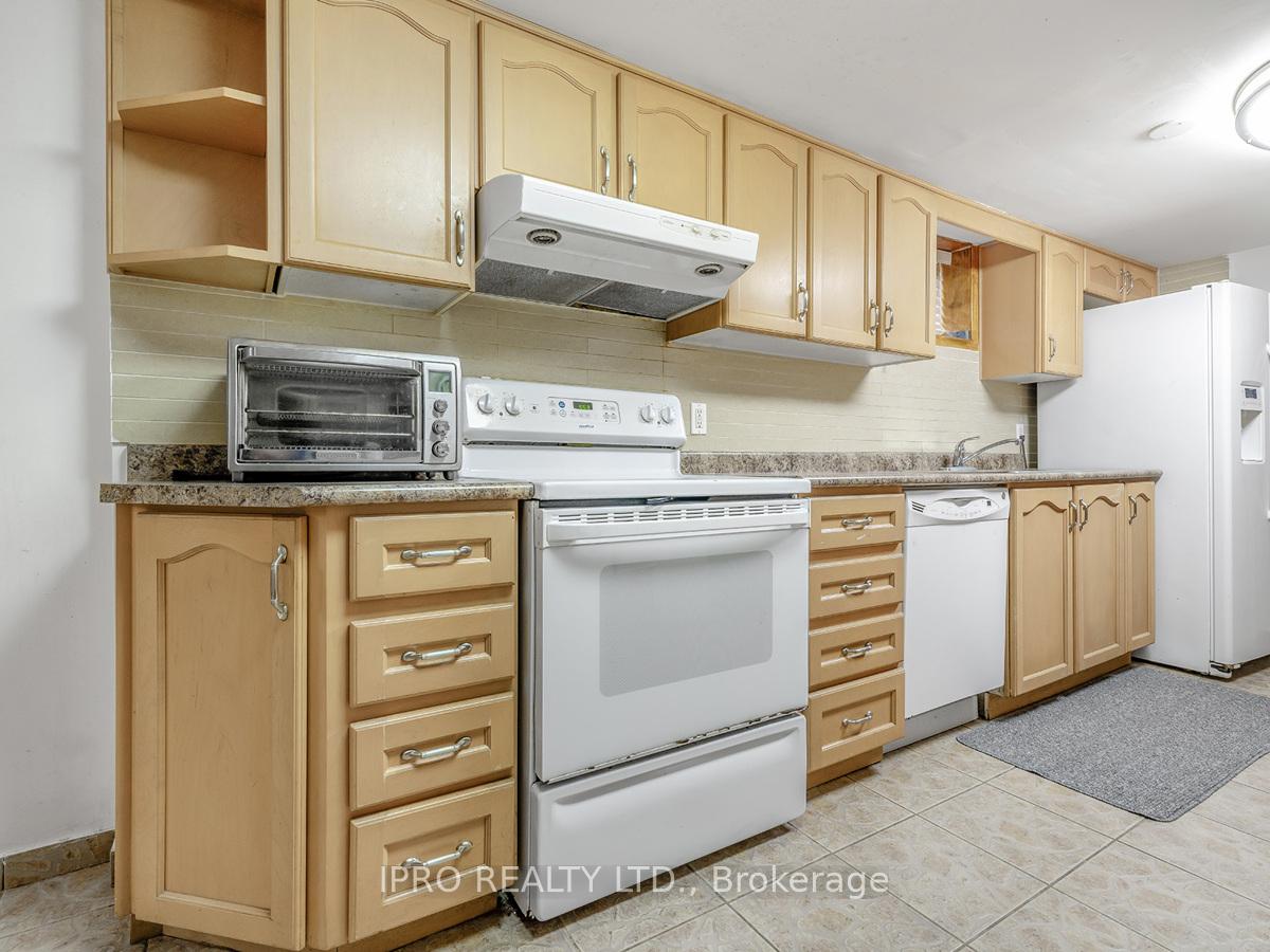 22 Holmesdale Cres, Toronto, ON M6E1Y6 | 2 Bedroom 2 Bathroom Detached House | Image 10