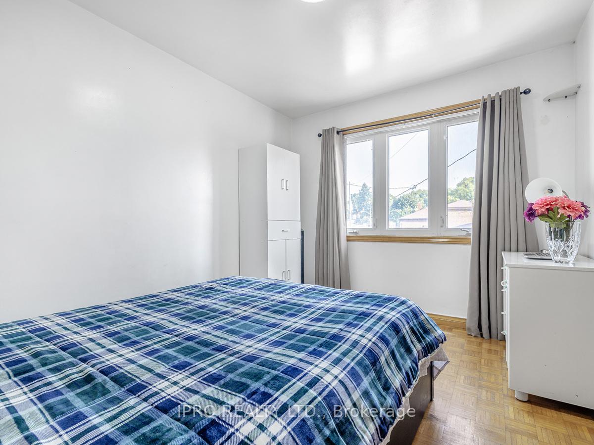 22 Holmesdale Cres, Toronto, ON M6E1Y6 | 2 Bedroom 2 Bathroom Detached House | Image 12