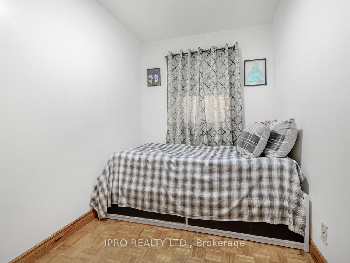 22 Holmesdale Cres, Toronto, ON M6E1Y6 | 2 Bedroom 2 Bathroom Detached House | Image 13