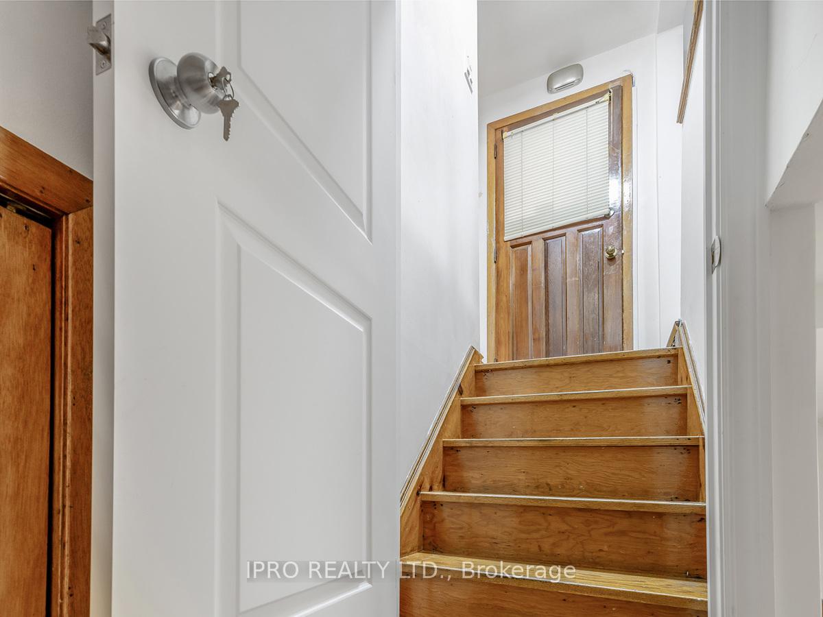 22 Holmesdale Cres, Toronto, ON M6E1Y6 | 2 Bedroom 2 Bathroom Detached House | Image 18