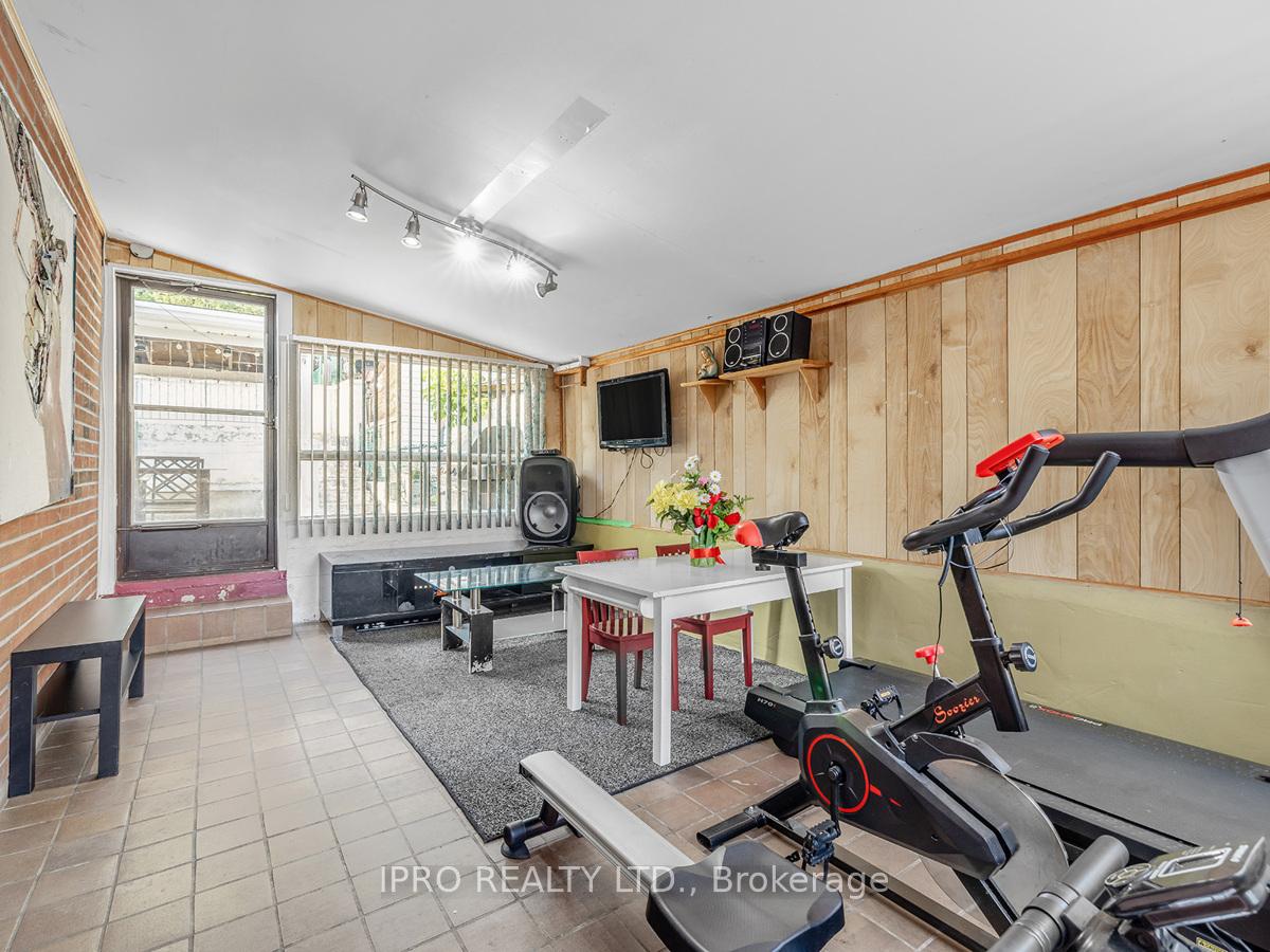 22 Holmesdale Cres, Toronto, ON M6E1Y6 | 2 Bedroom 2 Bathroom Detached House | Image 21