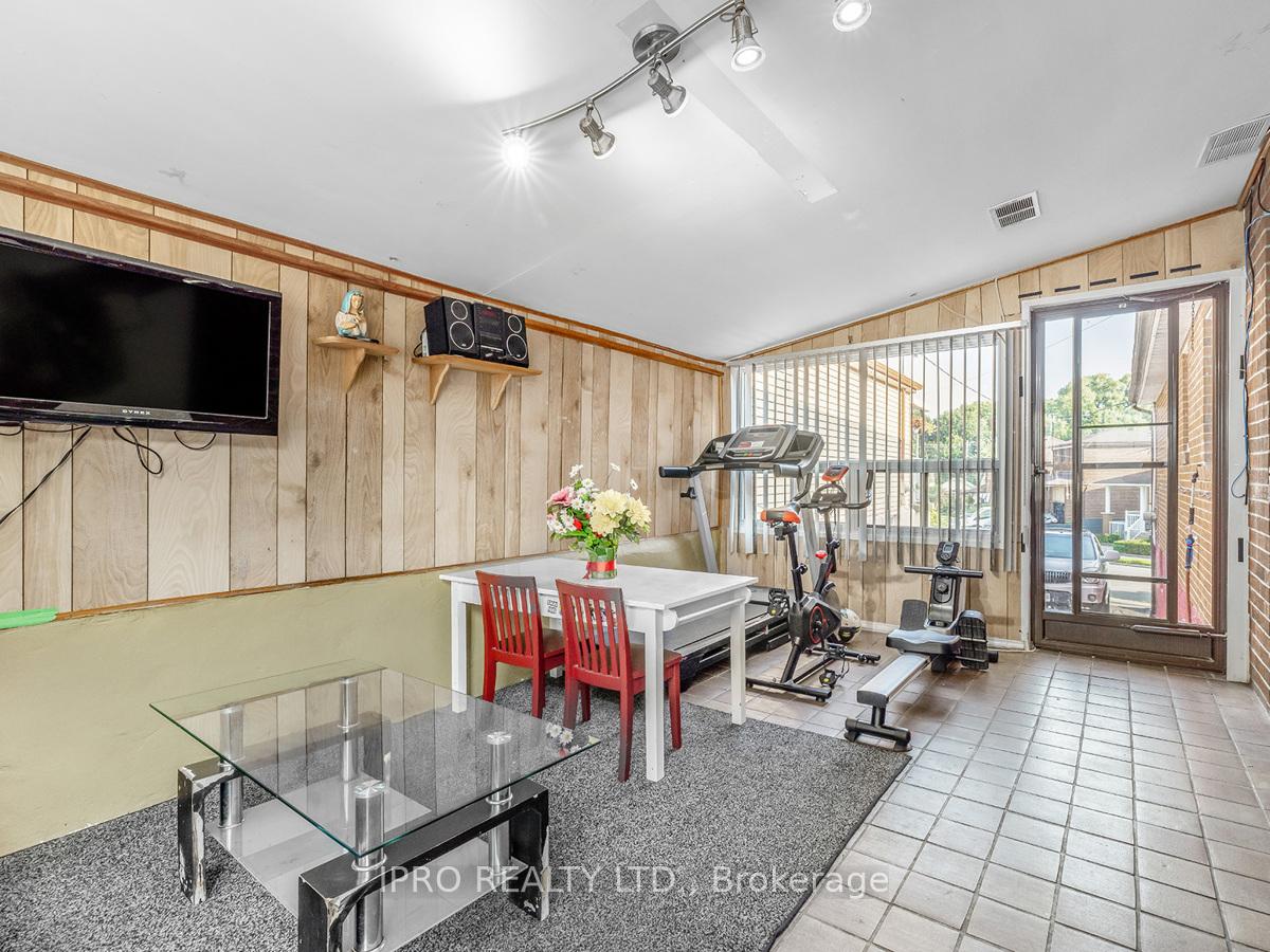 22 Holmesdale Cres, Toronto, ON M6E1Y6 | 2 Bedroom 2 Bathroom Detached House | Image 22