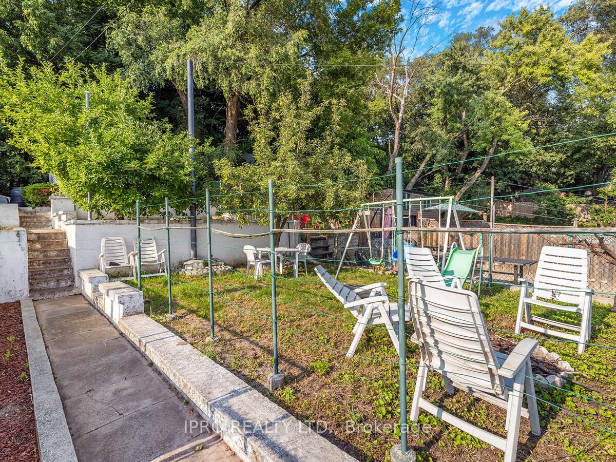 22 Holmesdale Cres, Toronto, ON M6E1Y6 | 2 Bedroom 2 Bathroom Detached House | Image 23