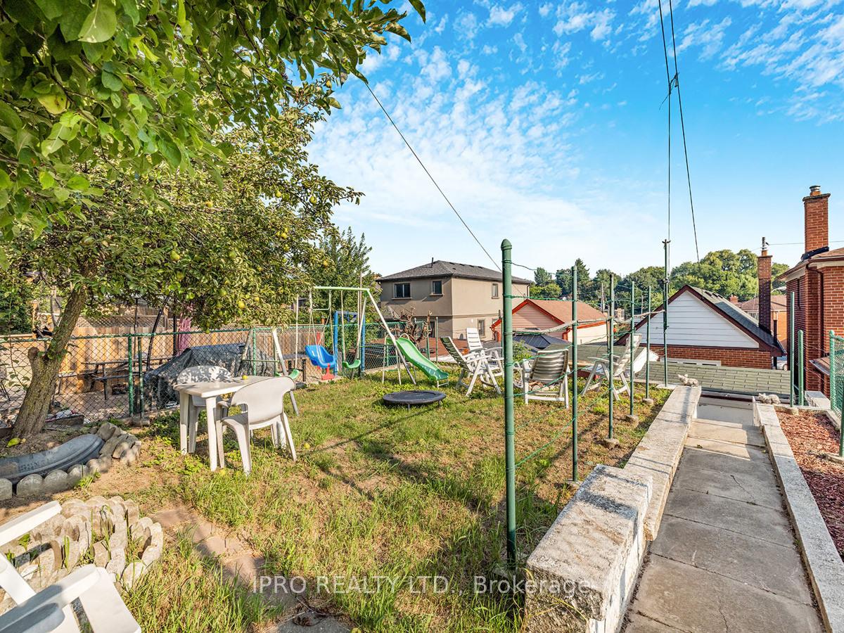 22 Holmesdale Cres, Toronto, ON M6E1Y6 | 2 Bedroom 2 Bathroom Detached House | Image 24