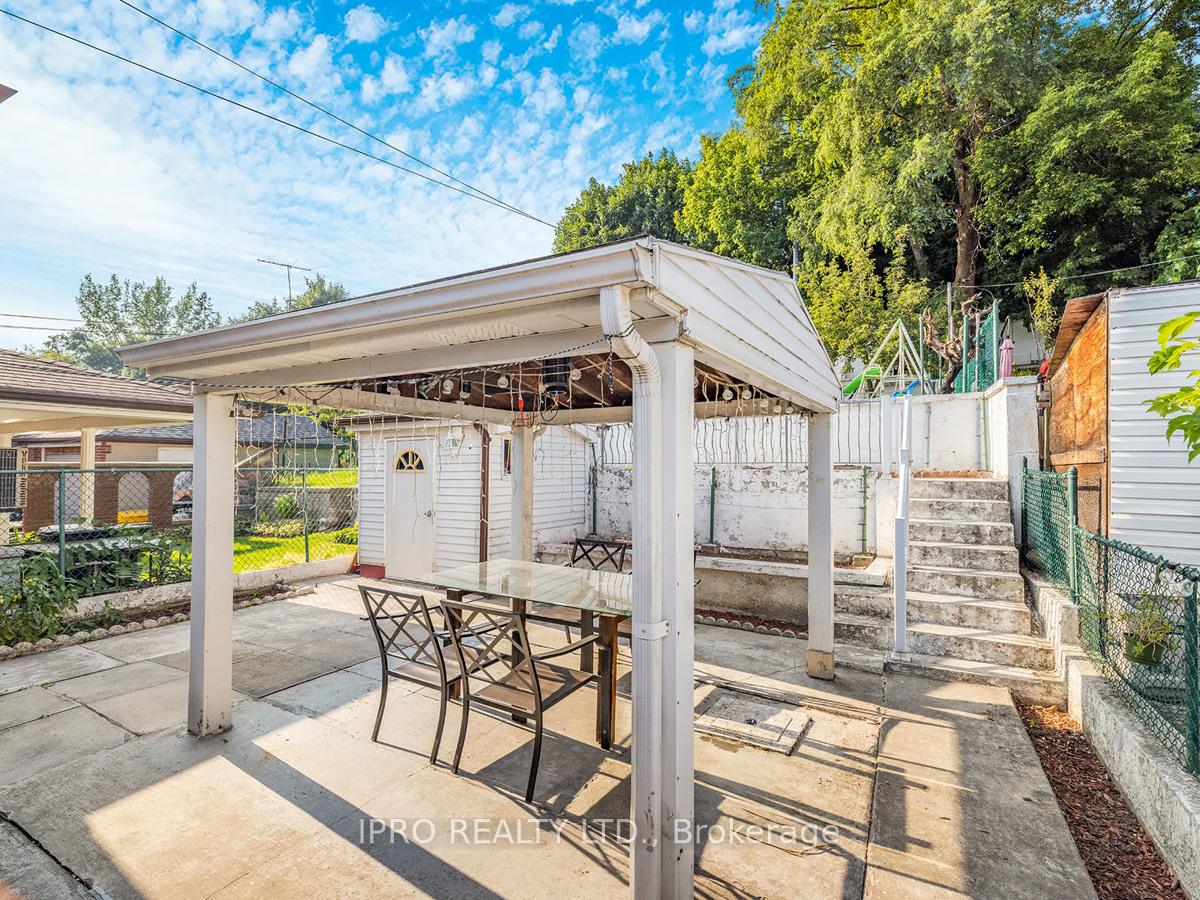 22 Holmesdale Cres, Toronto, ON M6E1Y6 | 2 Bedroom 2 Bathroom Detached House | Image 28