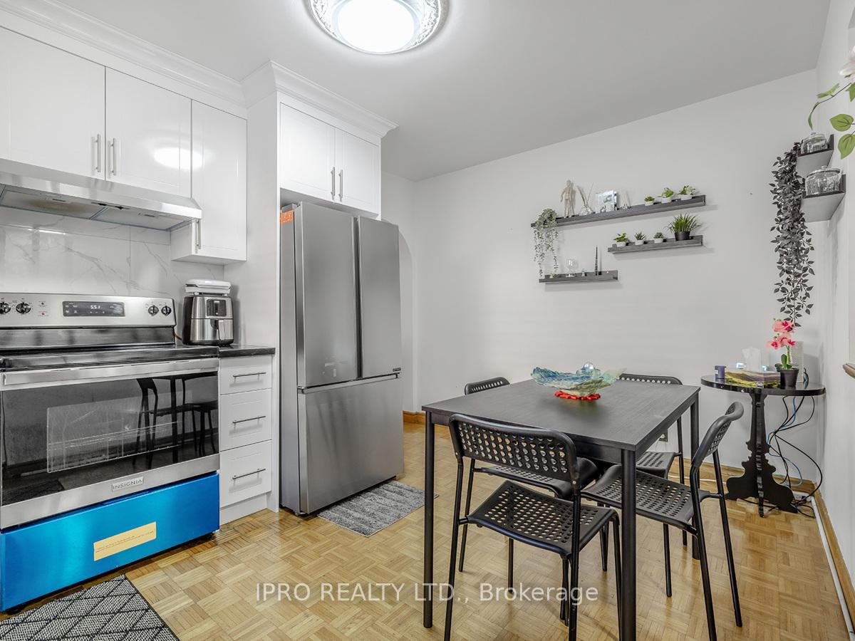 22 Holmesdale Cres, Toronto, ON M6E1Y6 | 2 Bedroom 2 Bathroom Detached House | Image 5