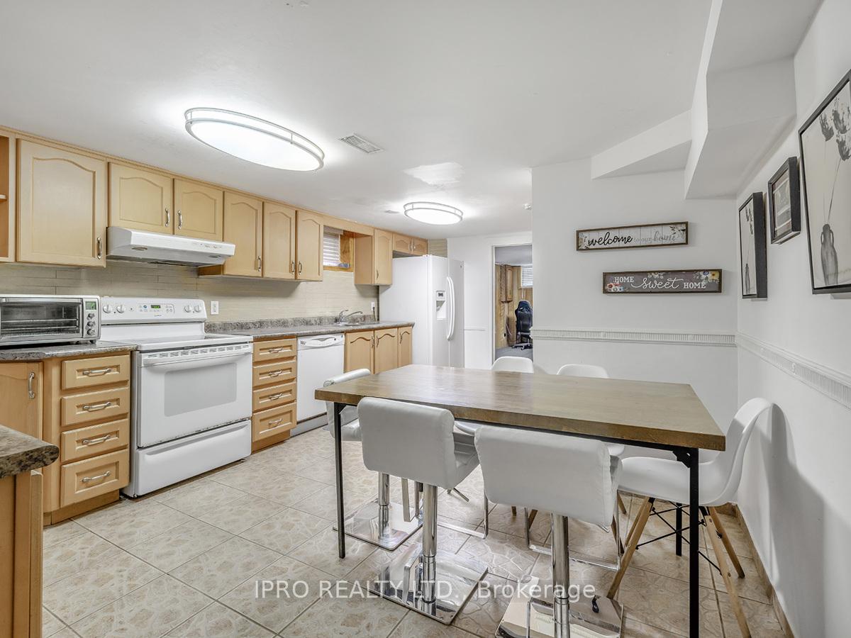 22 Holmesdale Cres, Toronto, ON M6E1Y6 | 2 Bedroom 2 Bathroom Detached House | Image 7