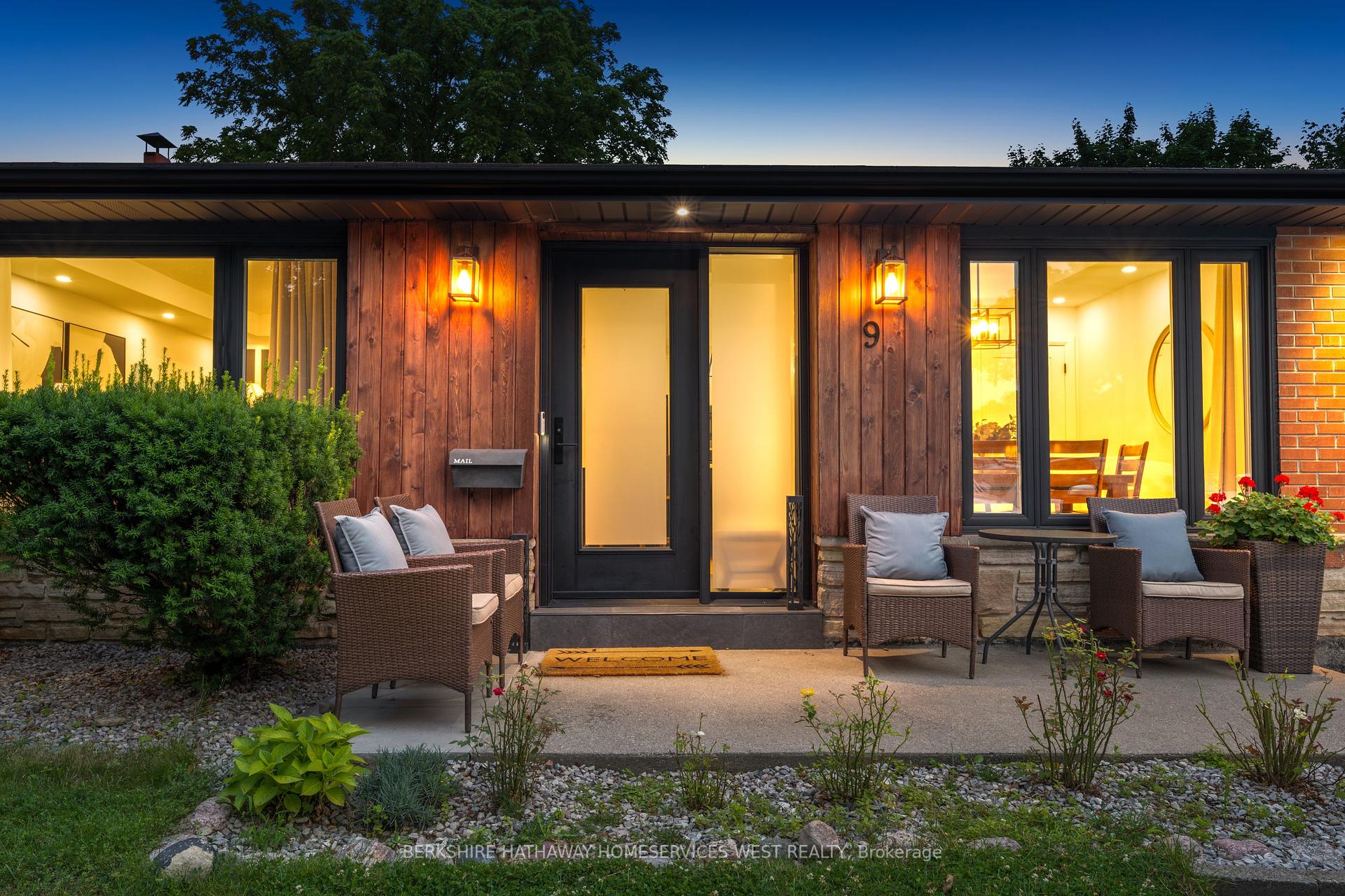 9 Farley Cres, Toronto, ON M9R2A5 | 3 Bedroom 4 Bathroom Detached House | Image 2