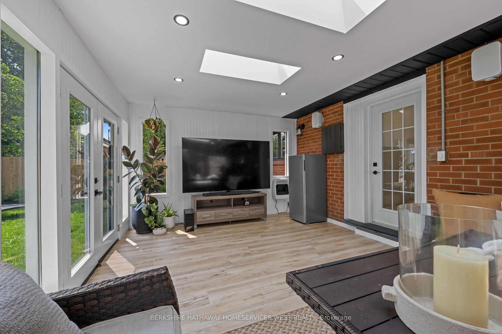 9 Farley Cres, Toronto, ON M9R2A5 | 3 Bedroom 4 Bathroom Detached House | Image 23