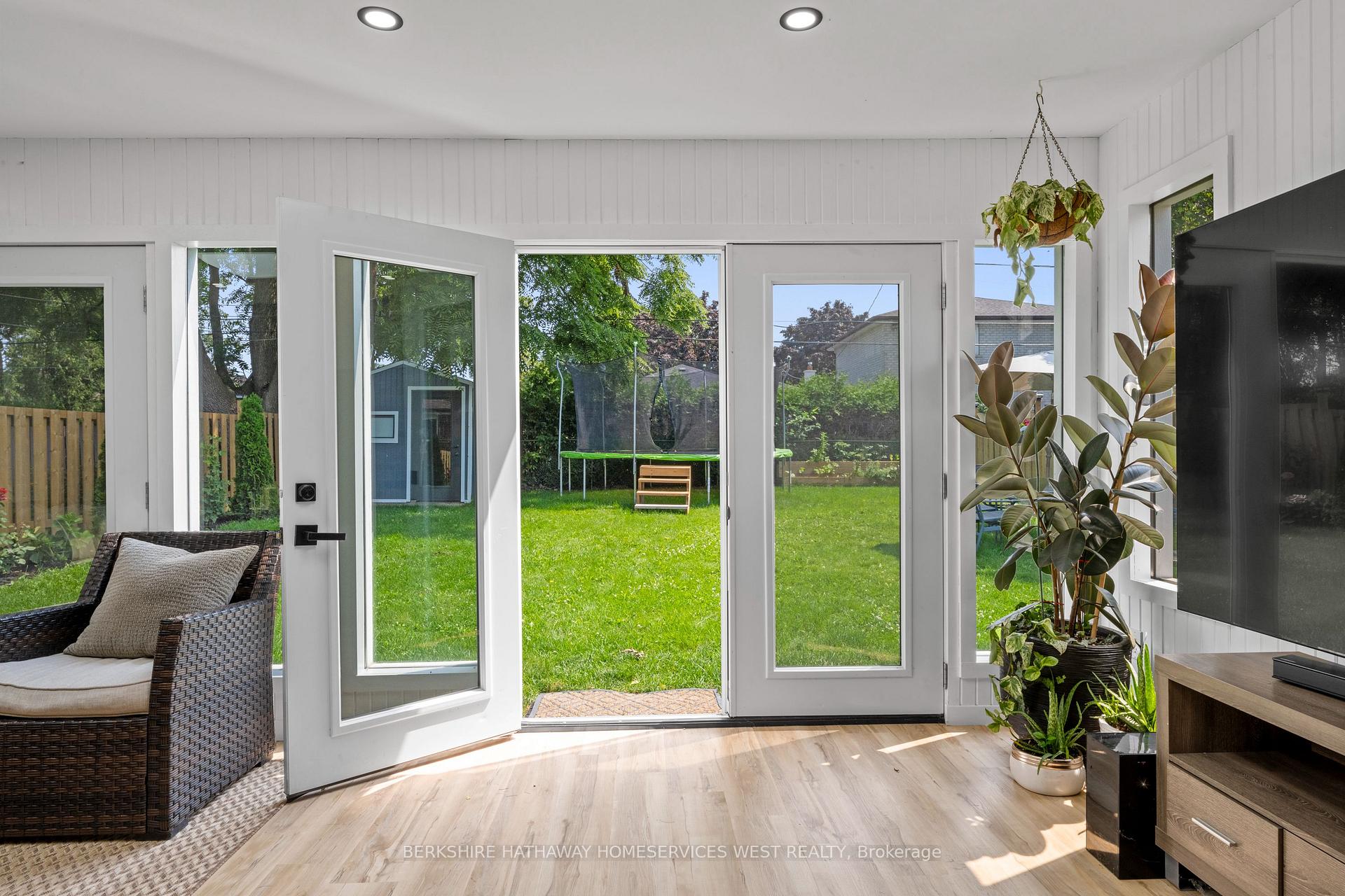 9 Farley Cres, Toronto, ON M9R2A5 | 3 Bedroom 4 Bathroom Detached House | Image 32