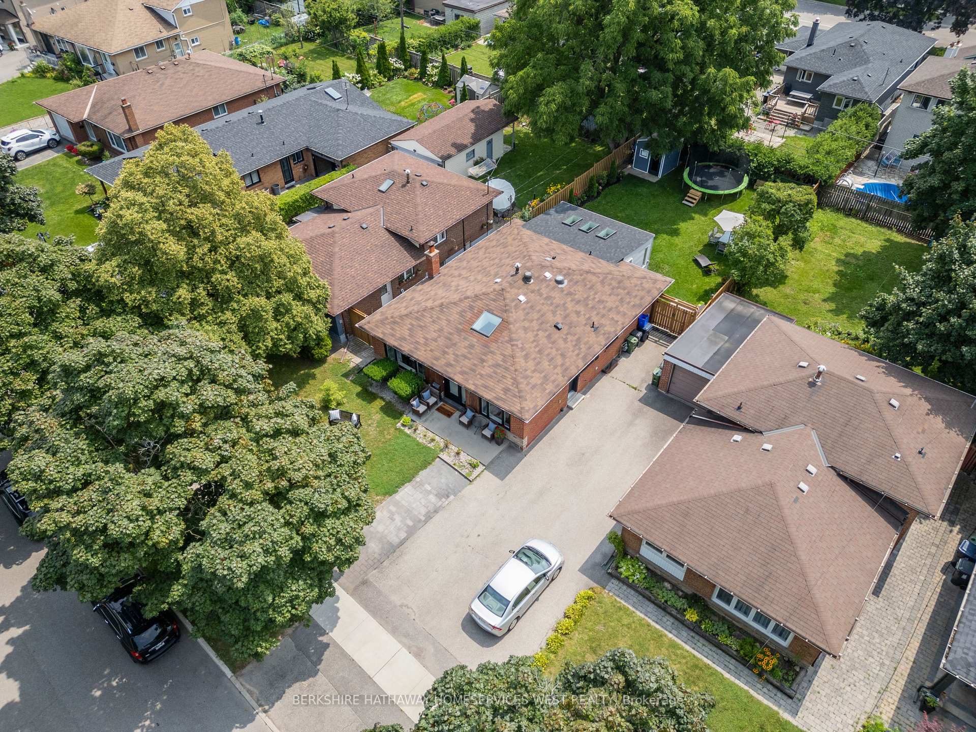 9 Farley Cres, Toronto, ON M9R2A5 | 3 Bedroom 4 Bathroom Detached House | Image 39