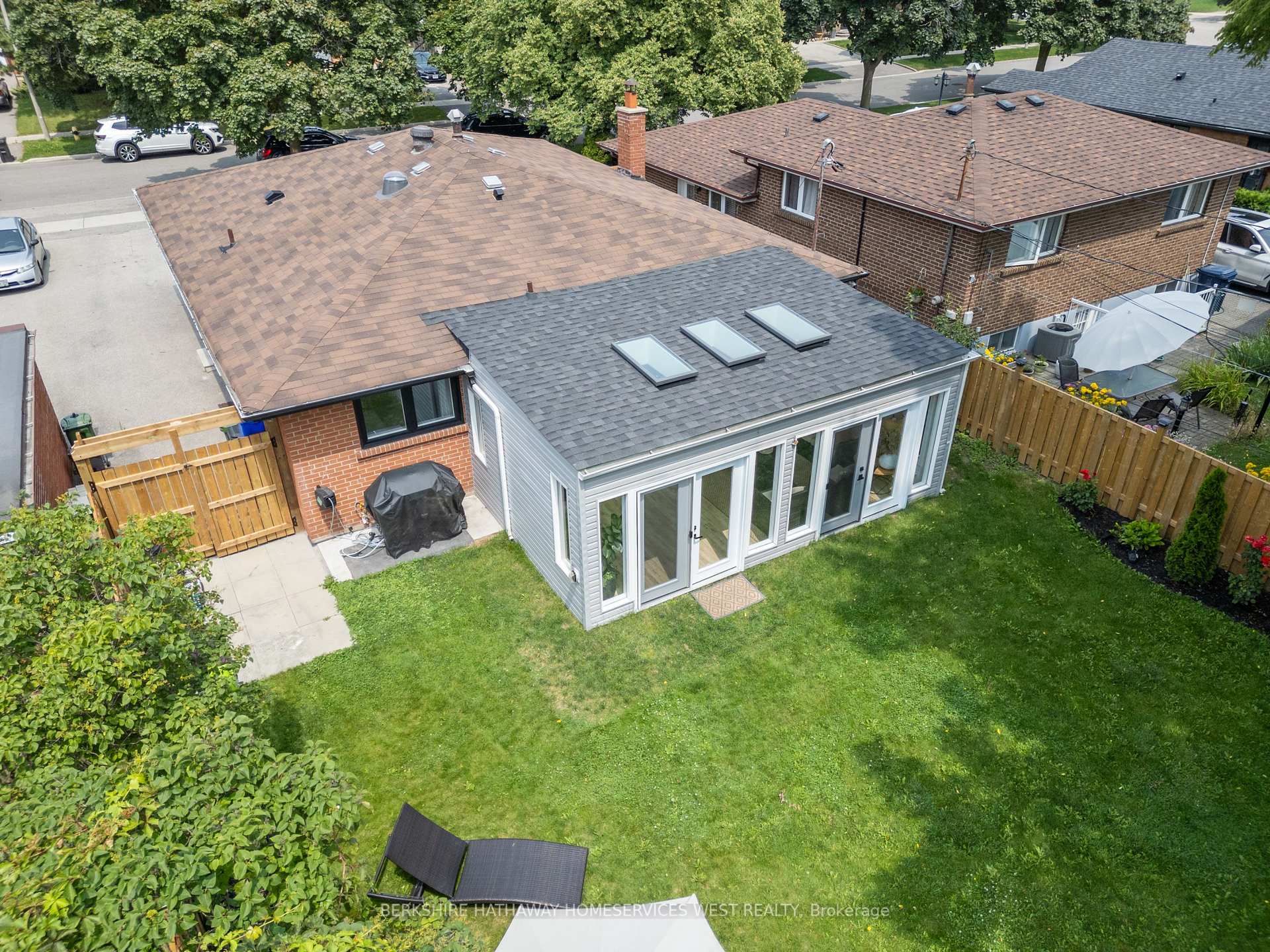 9 Farley Cres, Toronto, ON M9R2A5 | 3 Bedroom 4 Bathroom Detached House | Image 40