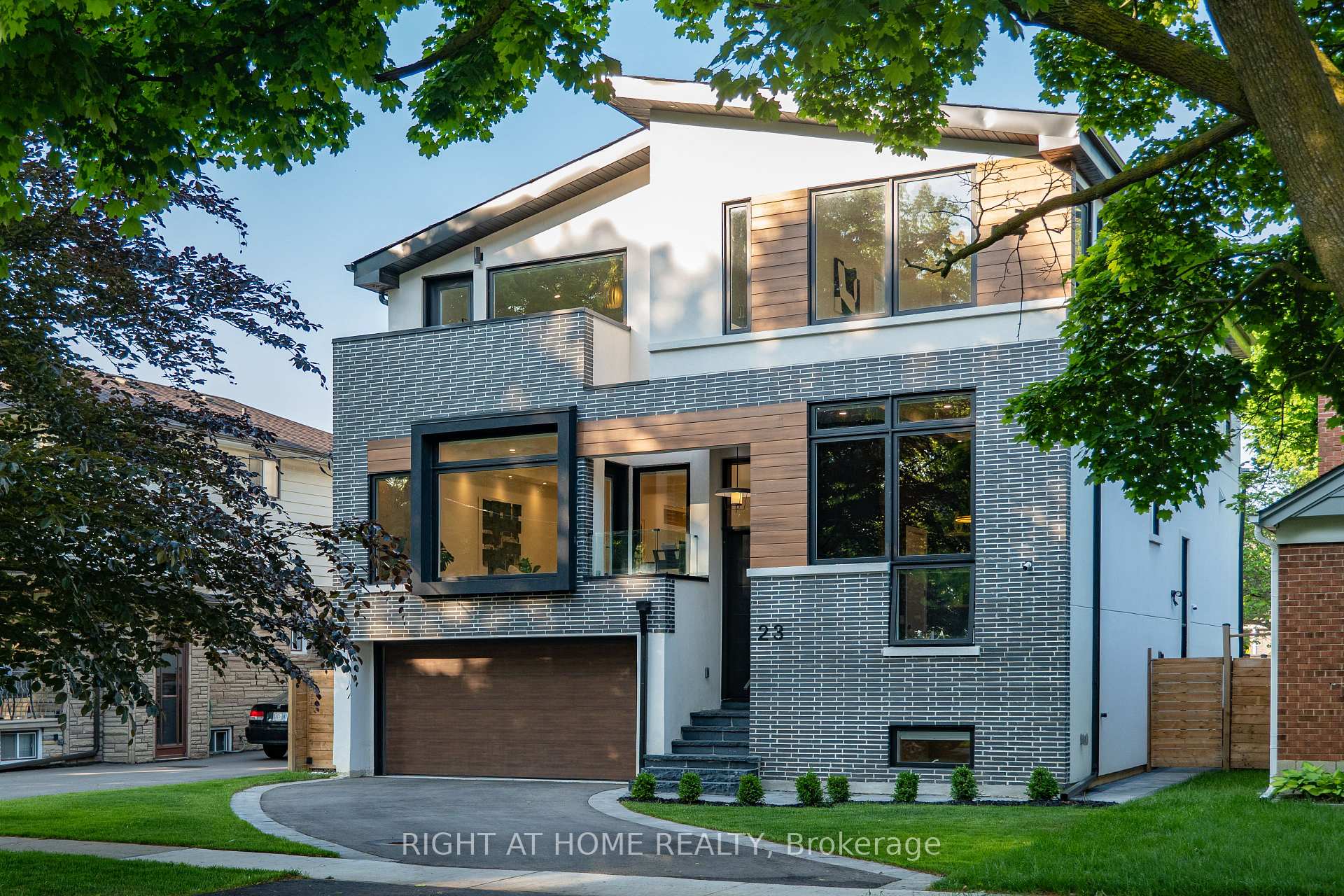 23 Chartwell Rd, Toronto, ON M8Z4E9 | 4 Bedroom 6 Bathroom Detached House | Image 1