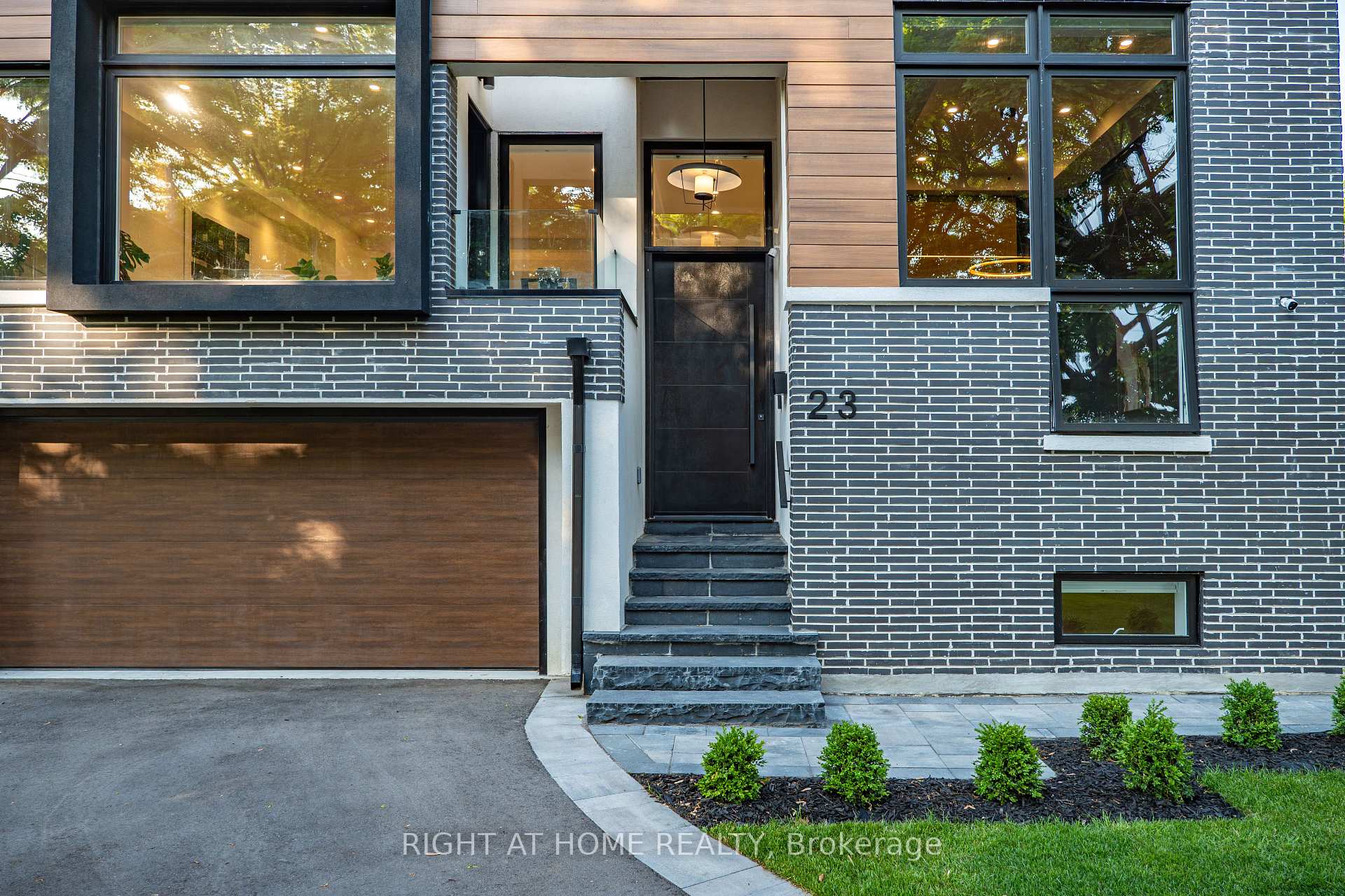 23 Chartwell Rd, Toronto, ON M8Z4E9 | 4 Bedroom 6 Bathroom Detached House | Image 2