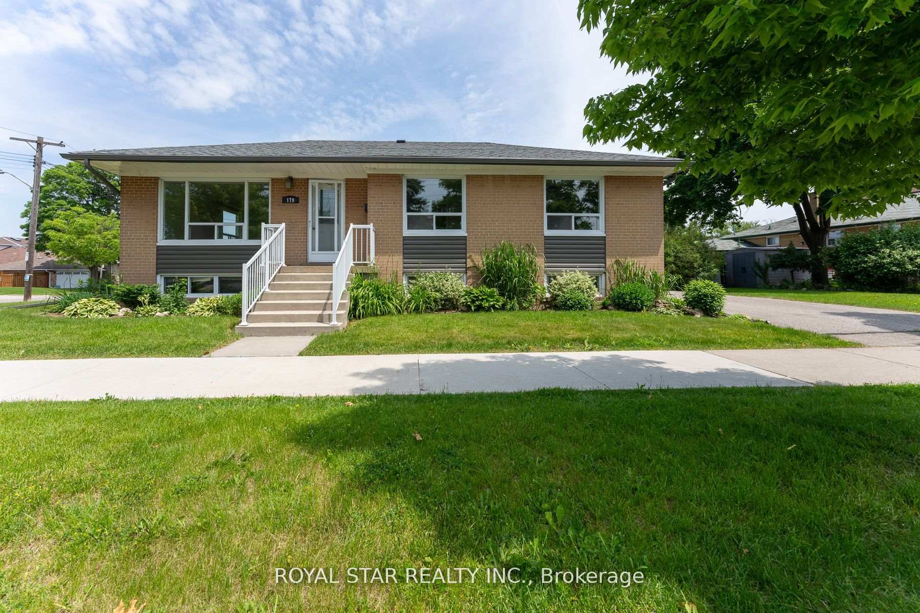 179 Wellesworth Dr, Toronto, ON M9C4S3 | 3 Bedroom 2 Bathroom Detached House | Image 1