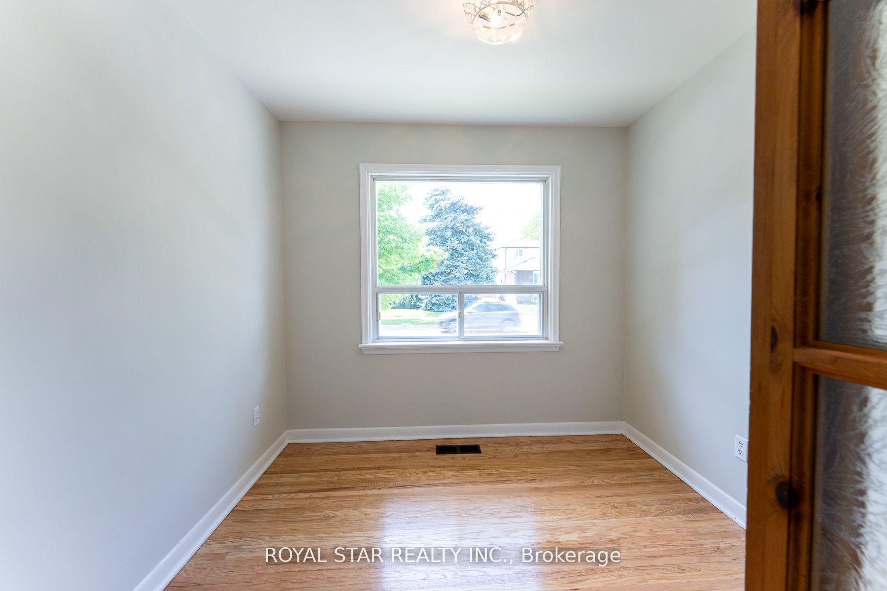 179 Wellesworth Dr, Toronto, ON M9C4S3 | 3 Bedroom 2 Bathroom Detached House | Image 12