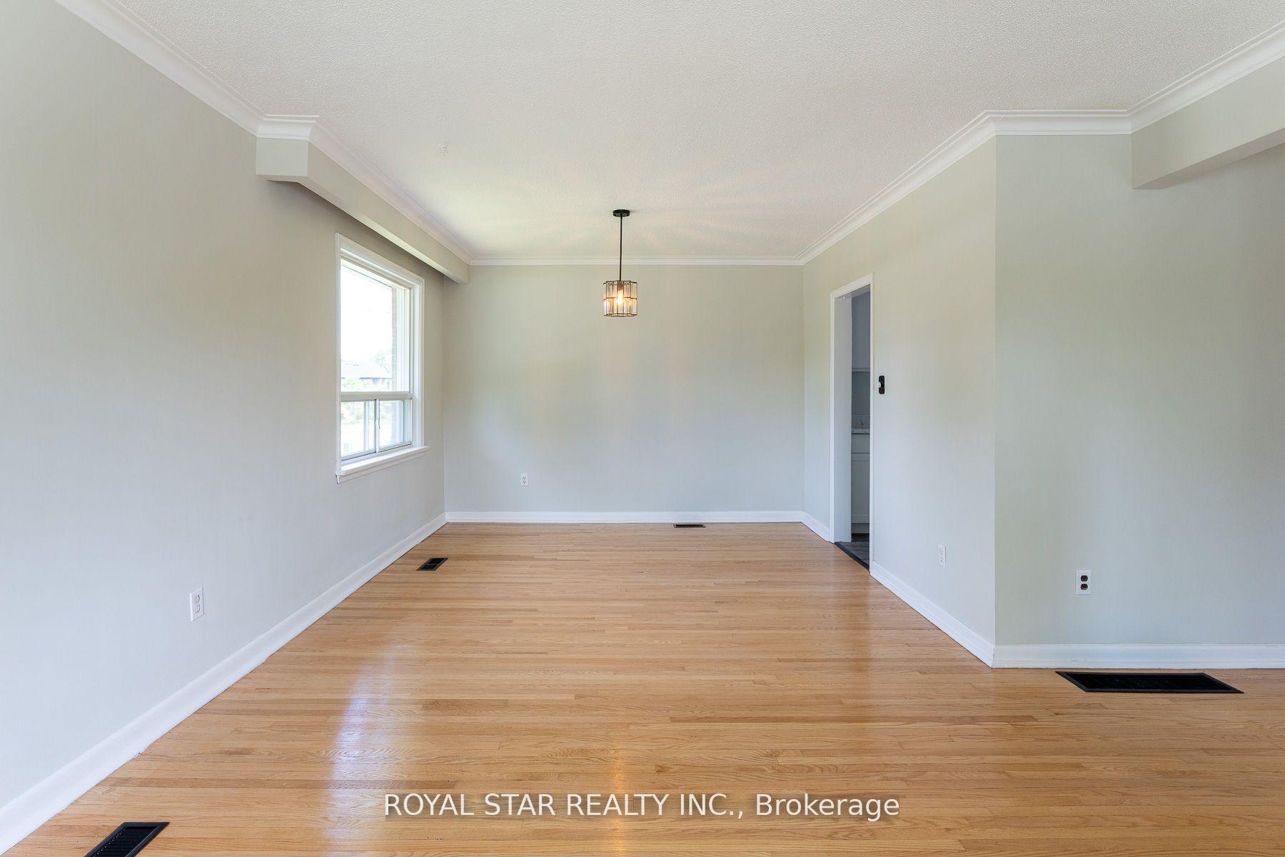 179 Wellesworth Dr, Toronto, ON M9C4S3 | 3 Bedroom 2 Bathroom Detached House | Image 4